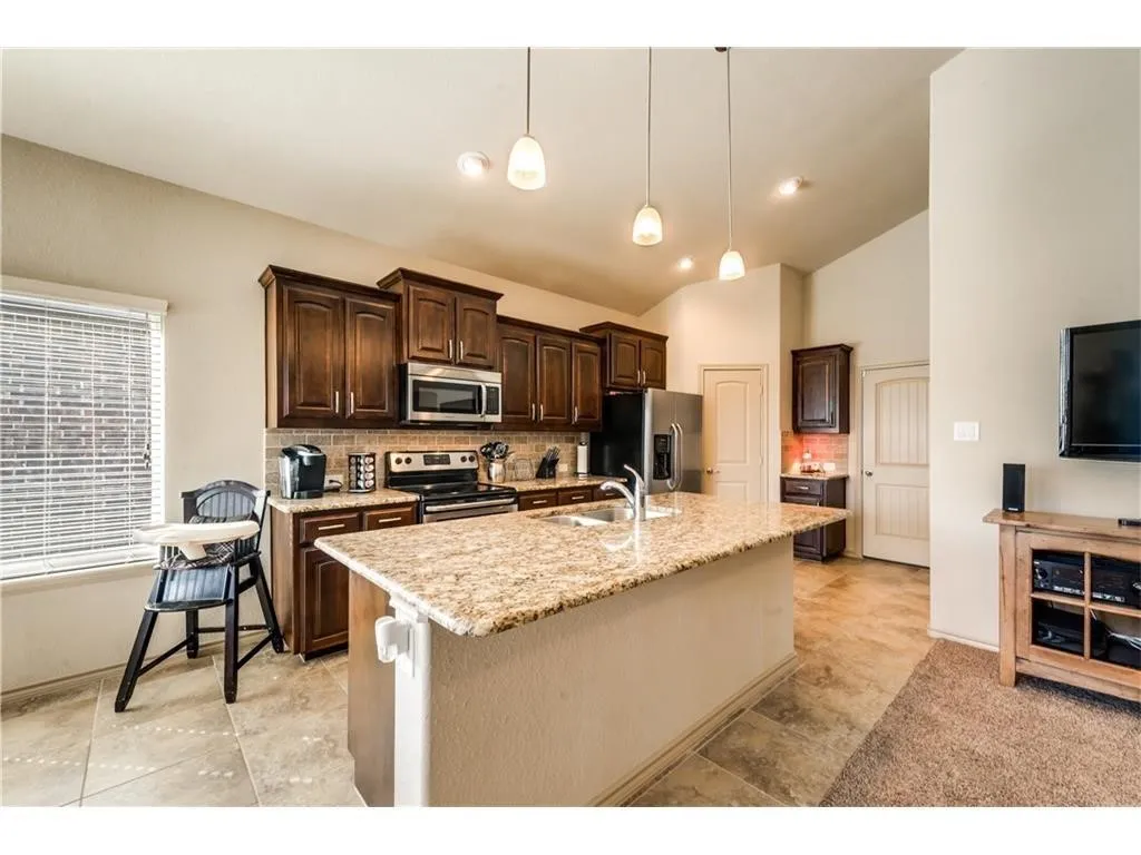 Single Family Residence For Rent in Tarrant County , 313 Delgany Trail, Fort Worth, Texas 76052, 4 Bedroom, 2 Bathroom, 2 Garage spaces, 1,793 Sqft, built in 2015, mls#21358786, Real Estate Agent in Fort Worth, Homes For Rent in Tarrant county, Homes For Rent in Fort Worth, Realtor in Fort Worth Texas, Real Estate Brokerage Independent Realty Texas, Luminita Cordes Realtor