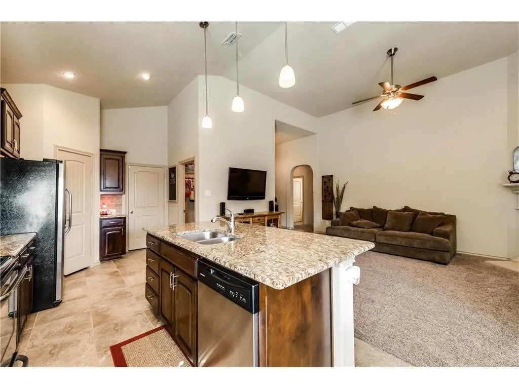 Single Family Residence For Rent in Tarrant County , 313 Delgany Trail, Fort Worth, Texas 76052, 4 Bedroom, 2 Bathroom, 2 Garage spaces, 1,793 Sqft, built in 2015, mls#21358786, Real Estate Agent in Fort Worth, Homes For Rent in Tarrant county, Homes For Rent in Fort Worth, Realtor in Fort Worth Texas, Real Estate Brokerage Independent Realty Texas, Luminita Cordes Realtor