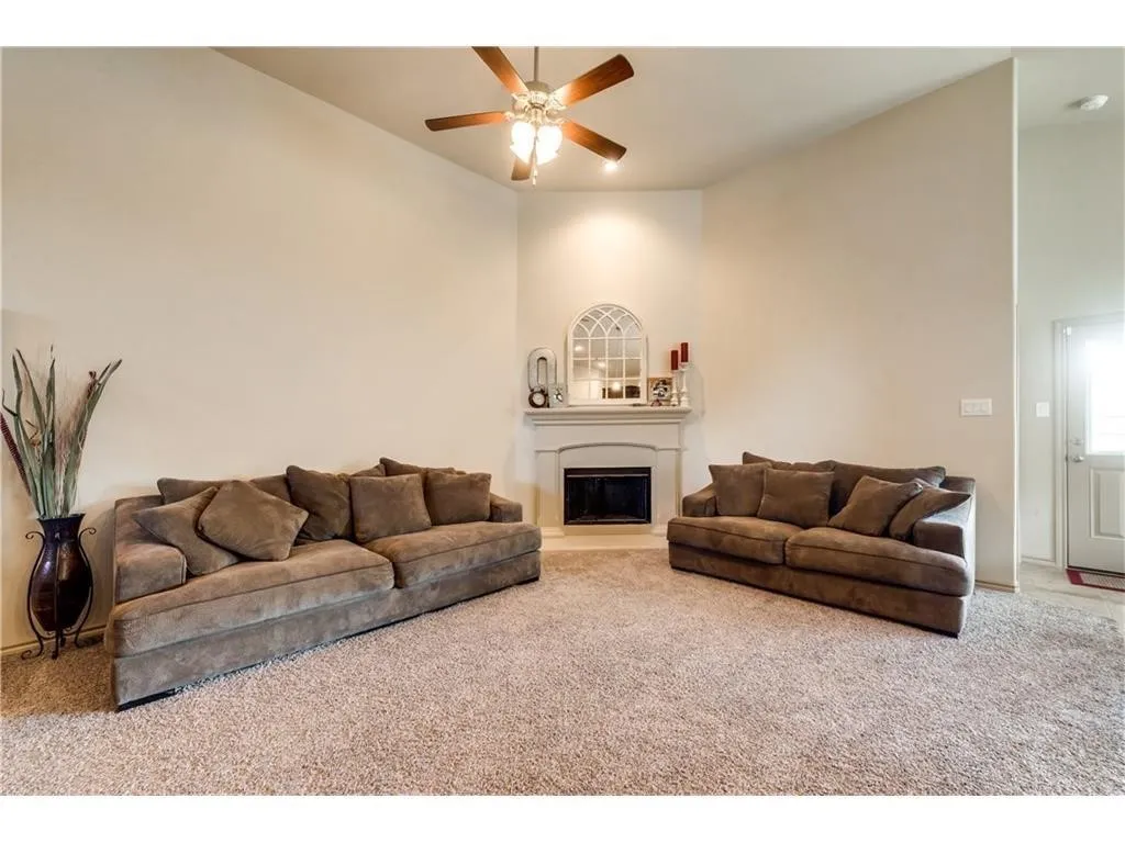 Single Family Residence For Rent in Tarrant County , 313 Delgany Trail, Fort Worth, Texas 76052, 4 Bedroom, 2 Bathroom, 2 Garage spaces, 1,793 Sqft, built in 2015, mls#21358786, Real Estate Agent in Fort Worth, Homes For Rent in Tarrant county, Homes For Rent in Fort Worth, Realtor in Fort Worth Texas, Real Estate Brokerage Independent Realty Texas, Luminita Cordes Realtor