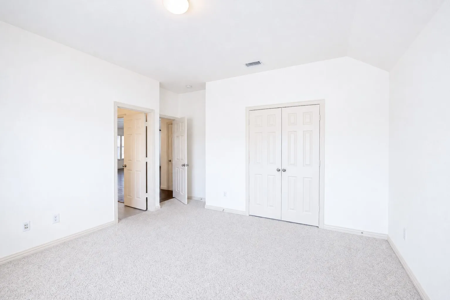 Single Family Residence For Sale in Collin County , 1915 Kirby Lane, Allen, Texas 75013, 5 Bedroom, 3 Bathroom, 2 Garage spaces, 3,270 Sqft, built in 2006, mls#21356547, Real Estate Agent in Allen, Homes For Sale in Collin county, Homes For Sale in Allen, Realtor in Allen Texas, Real Estate Brokerage Independent Realty Texas, Luminita Cordes Realtor