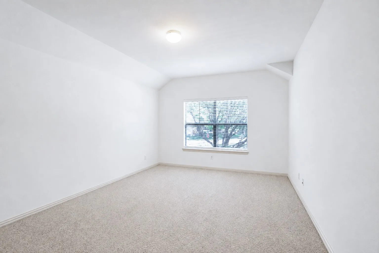 Single Family Residence For Sale in Collin County , 1915 Kirby Lane, Allen, Texas 75013, 5 Bedroom, 3 Bathroom, 2 Garage spaces, 3,270 Sqft, built in 2006, mls#21356547, Real Estate Agent in Allen, Homes For Sale in Collin county, Homes For Sale in Allen, Realtor in Allen Texas, Real Estate Brokerage Independent Realty Texas, Luminita Cordes Realtor