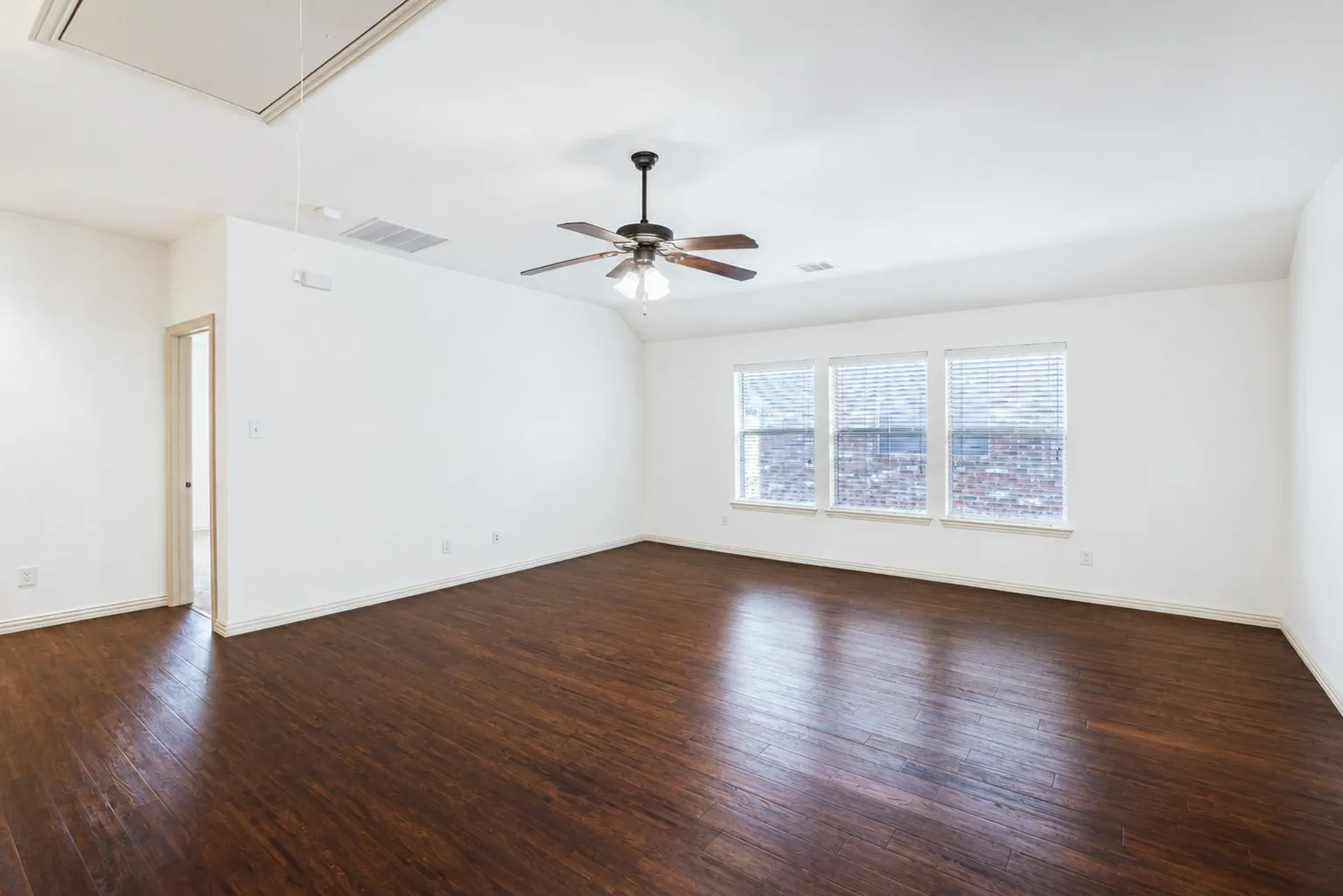 Single Family Residence For Sale in Collin County , 1915 Kirby Lane, Allen, Texas 75013, 5 Bedroom, 3 Bathroom, 2 Garage spaces, 3,270 Sqft, built in 2006, mls#21356547, Real Estate Agent in Allen, Homes For Sale in Collin county, Homes For Sale in Allen, Realtor in Allen Texas, Real Estate Brokerage Independent Realty Texas, Luminita Cordes Realtor