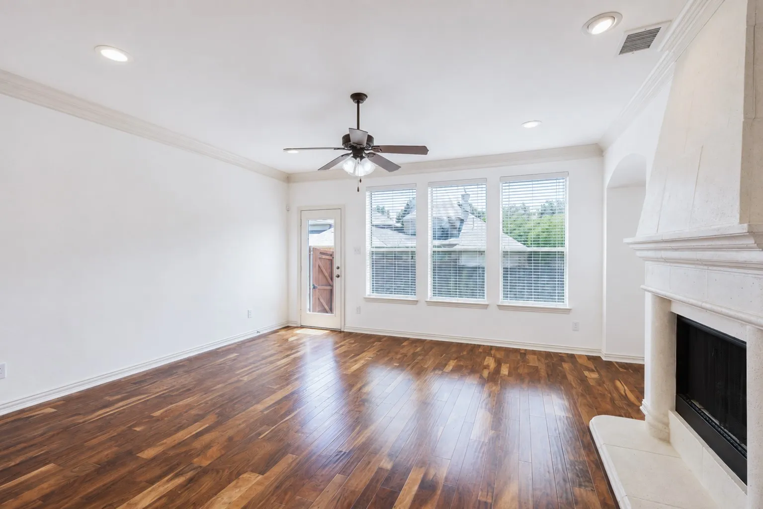 Single Family Residence For Sale in Collin County , 1915 Kirby Lane, Allen, Texas 75013, 5 Bedroom, 3 Bathroom, 2 Garage spaces, 3,270 Sqft, built in 2006, mls#21356547, Real Estate Agent in Allen, Homes For Sale in Collin county, Homes For Sale in Allen, Realtor in Allen Texas, Real Estate Brokerage Independent Realty Texas, Luminita Cordes Realtor