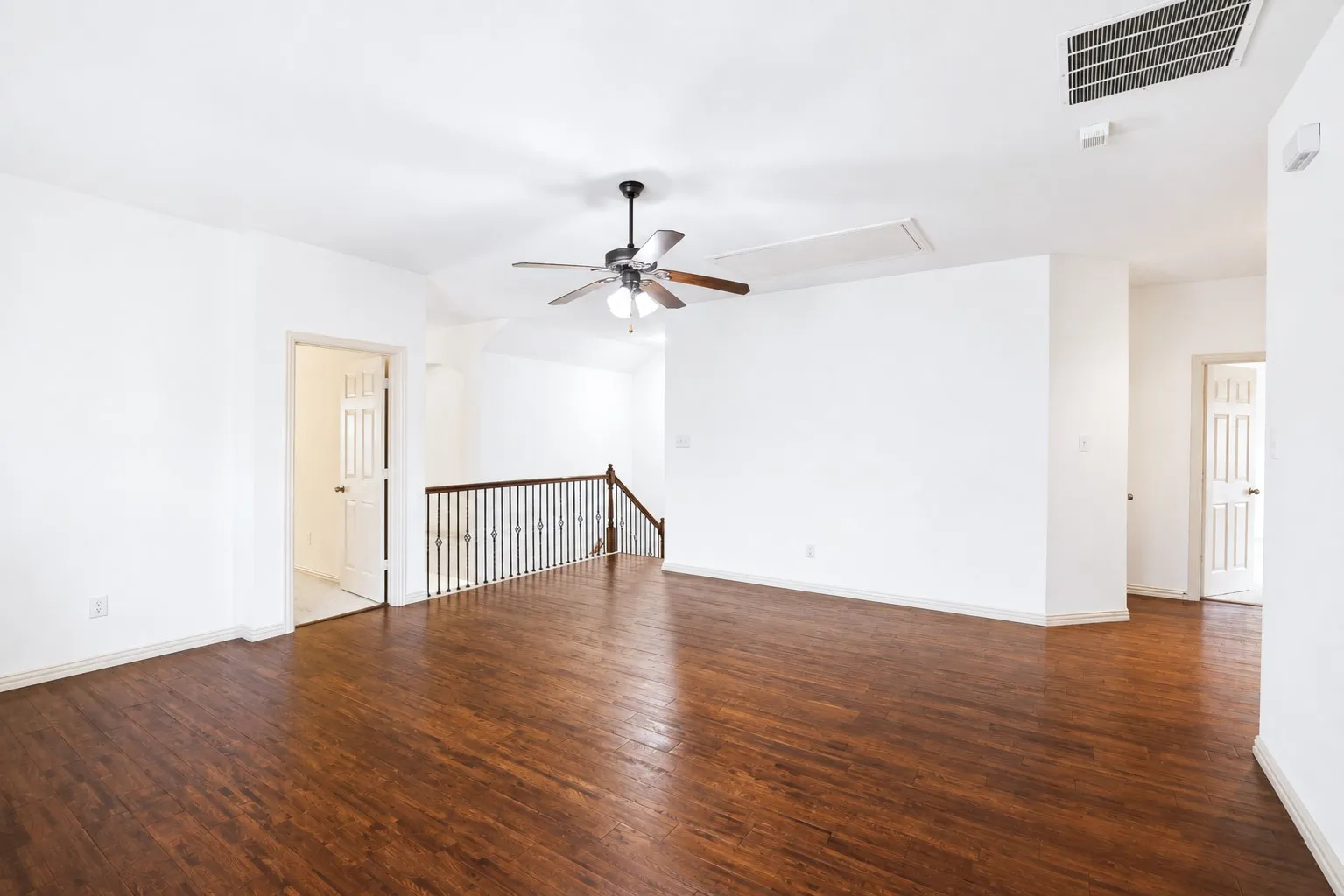 Single Family Residence For Sale in Collin County , 1915 Kirby Lane, Allen, Texas 75013, 5 Bedroom, 3 Bathroom, 2 Garage spaces, 3,270 Sqft, built in 2006, mls#21356547, Real Estate Agent in Allen, Homes For Sale in Collin county, Homes For Sale in Allen, Realtor in Allen Texas, Real Estate Brokerage Independent Realty Texas, Luminita Cordes Realtor