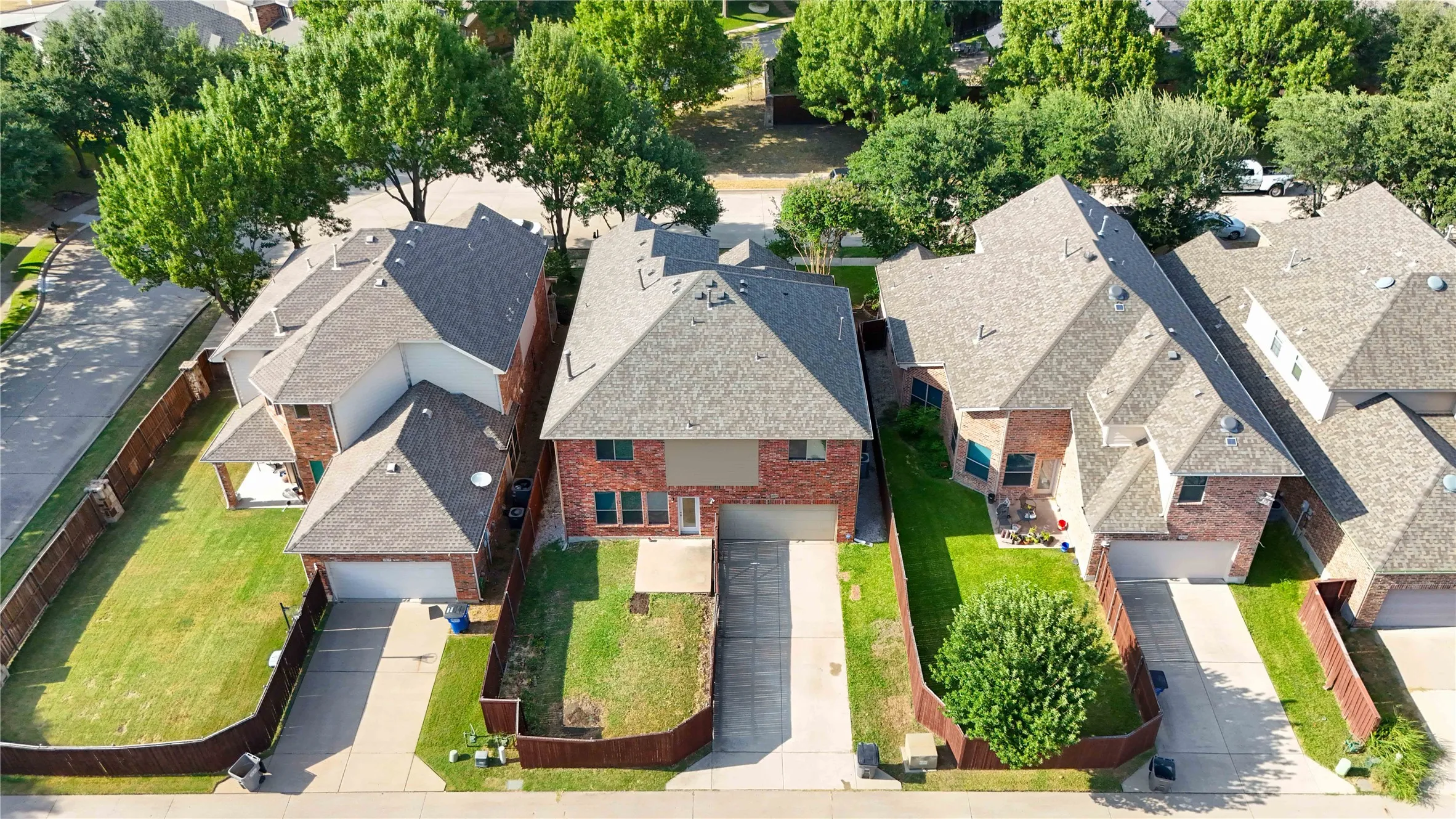 Single Family Residence For Sale in Collin County , 1915 Kirby Lane, Allen, Texas 75013, 5 Bedroom, 3 Bathroom, 2 Garage spaces, 3,270 Sqft, built in 2006, mls#21356547, Real Estate Agent in Allen, Homes For Sale in Collin county, Homes For Sale in Allen, Realtor in Allen Texas, Real Estate Brokerage Independent Realty Texas, Luminita Cordes Realtor
