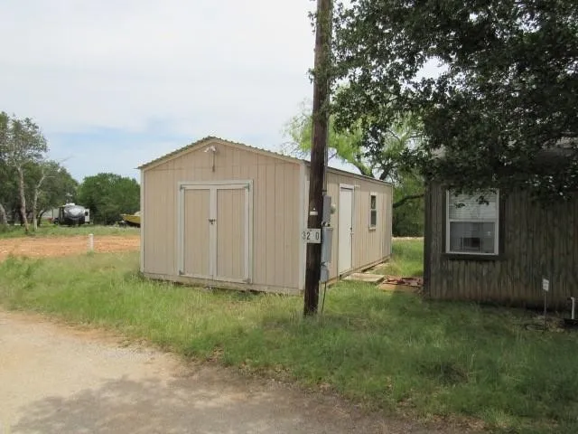 Mobile Home For Sale in Brown County , 3210 Captains Cove, May, Texas 76857, 3 Bedroom, 1 Bathroom, Garage spaces, 924 Sqft, built in 2009, Price $24,900, mls#21358900, Real Estate Agent in May, Homes For Sale in Brown county, Homes For Sale in May, Realtor in May Texas, Real Estate Brokerage Independent Realty Texas, Luminita Cordes Realtor