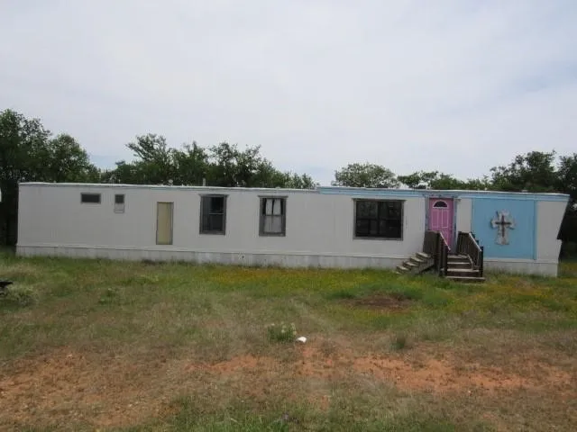 Mobile Home For Sale in Brown County , 3210 Captains Cove, May, Texas 76857, 3 Bedroom, 1 Bathroom, Garage spaces, 924 Sqft, built in 2009, Price $24,900, mls#21358900, Real Estate Agent in May, Homes For Sale in Brown county, Homes For Sale in May, Realtor in May Texas, Real Estate Brokerage Independent Realty Texas, Luminita Cordes Realtor