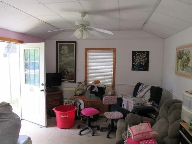 Mobile Home For Sale in Brown County , 3210 Captains Cove, May, Texas 76857, 3 Bedroom, 1 Bathroom, Garage spaces, 924 Sqft, built in 2009, Price $24,900, mls#21358900, Real Estate Agent in May, Homes For Sale in Brown county, Homes For Sale in May, Realtor in May Texas, Real Estate Brokerage Independent Realty Texas, Luminita Cordes Realtor