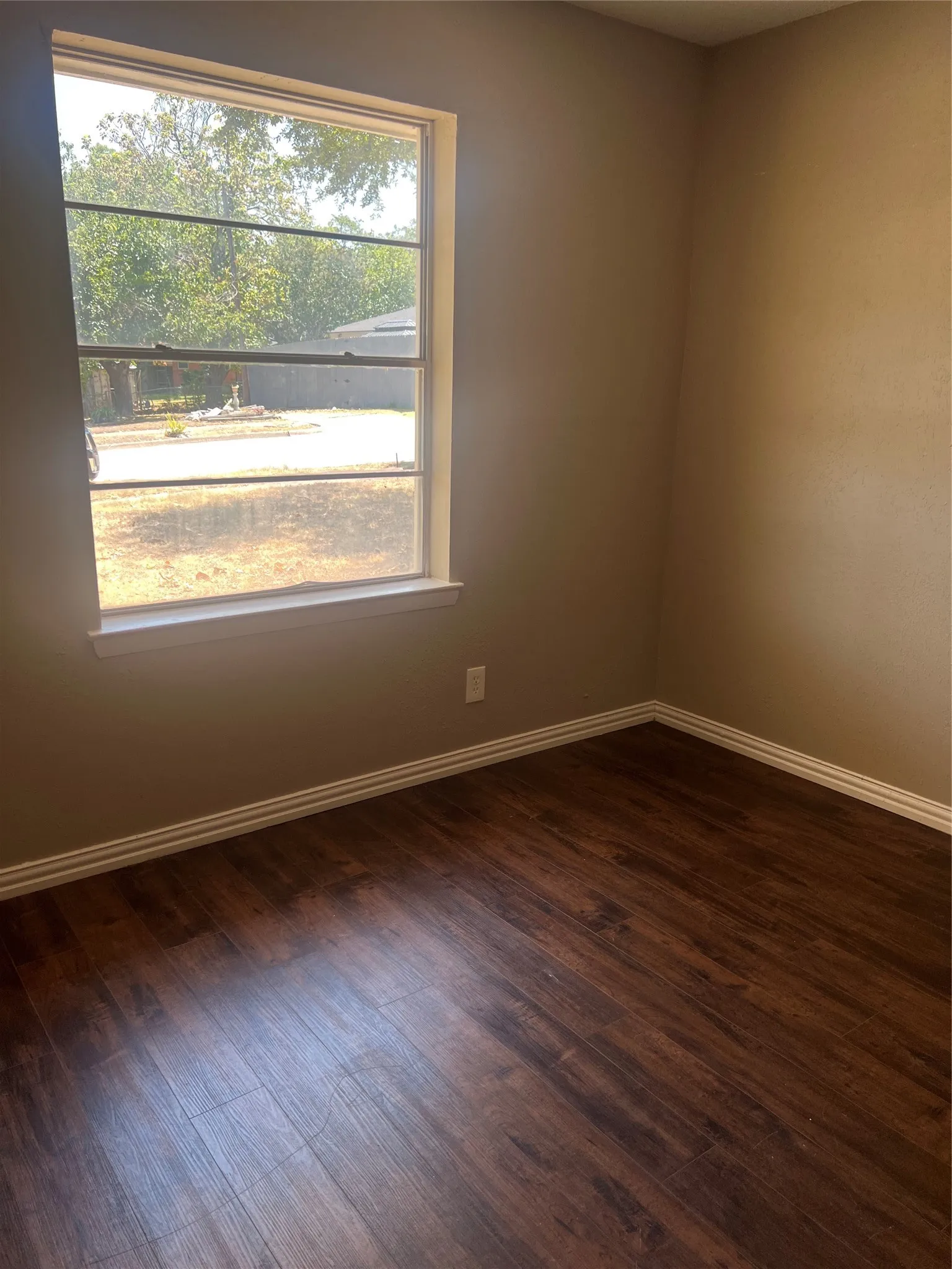 Single Family Residence For Sale in Dallas County , 5809 Trio Lane, Dallas, Texas 75241, 4 Bedroom, 2 Bathroom, Garage spaces, 1,299 Sqft, built in 1959, mls#21358888, Real Estate Agent in Dallas, Homes For Sale in Dallas county, Homes For Sale in Dallas, Realtor in Dallas Texas, Real Estate Brokerage Independent Realty Texas, Luminita Cordes Realtor