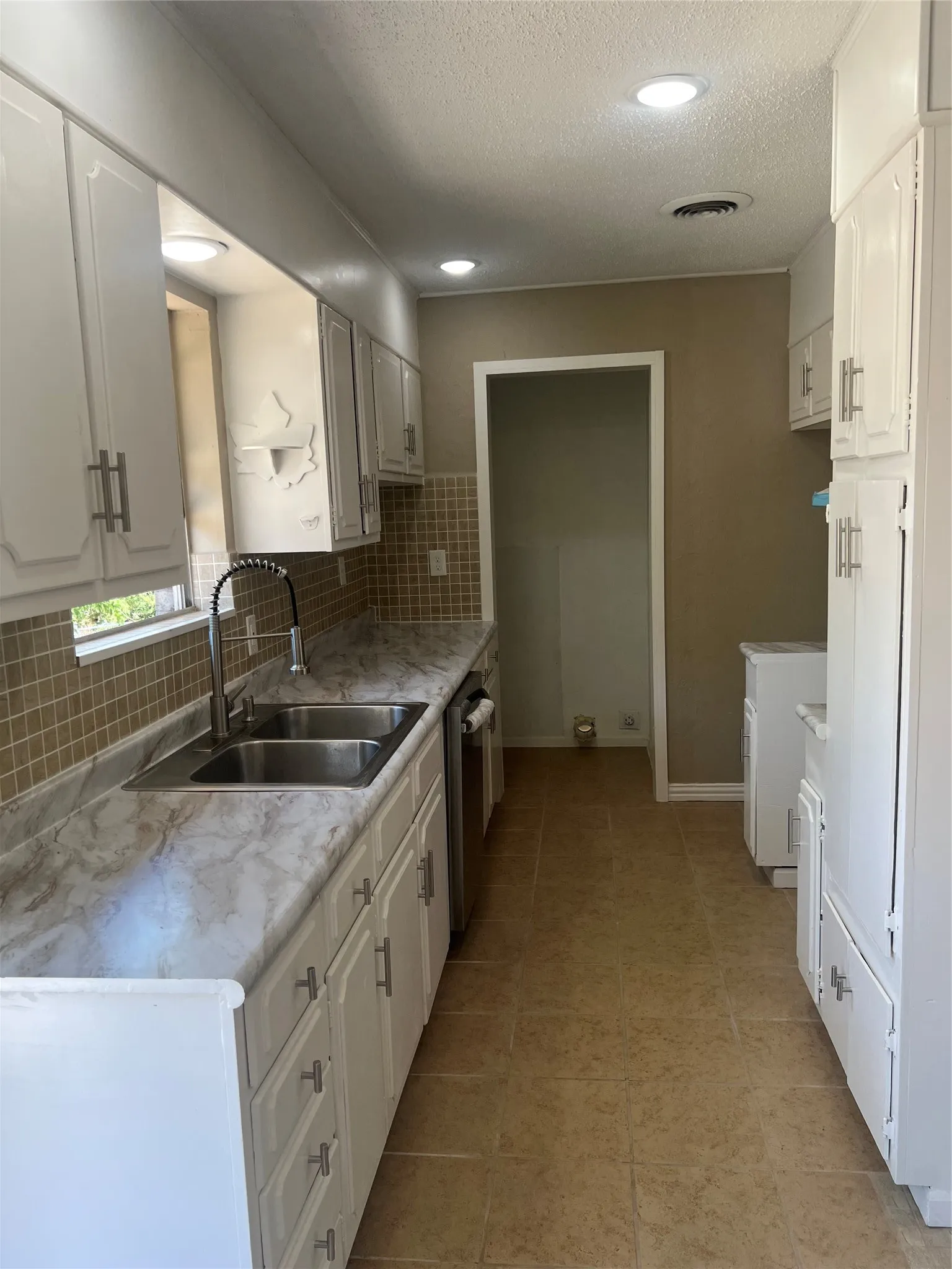 Single Family Residence For Sale in Dallas County , 5809 Trio Lane, Dallas, Texas 75241, 4 Bedroom, 2 Bathroom, Garage spaces, 1,299 Sqft, built in 1959, mls#21358888, Real Estate Agent in Dallas, Homes For Sale in Dallas county, Homes For Sale in Dallas, Realtor in Dallas Texas, Real Estate Brokerage Independent Realty Texas, Luminita Cordes Realtor