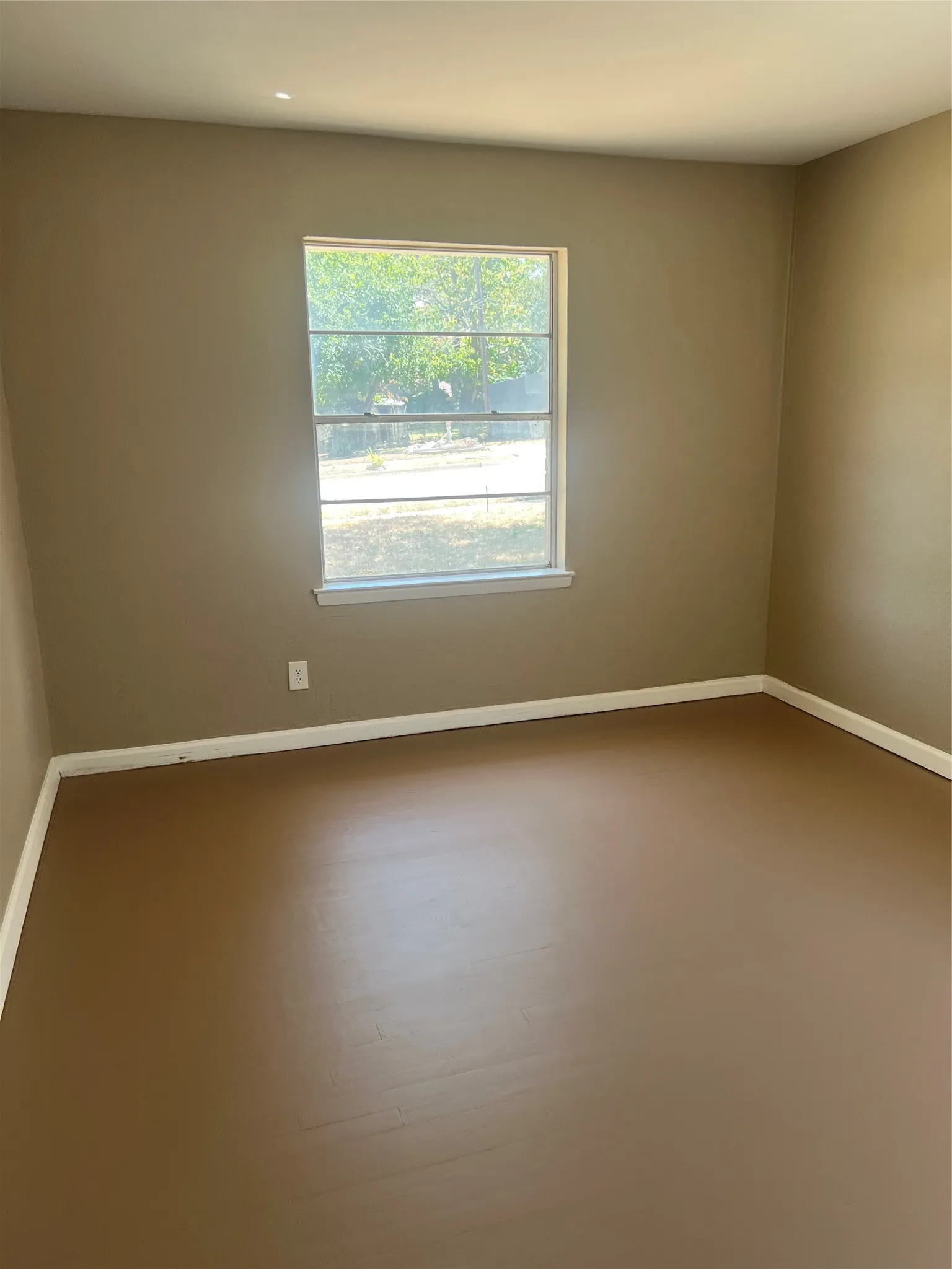 Single Family Residence For Sale in Dallas County , 5809 Trio Lane, Dallas, Texas 75241, 4 Bedroom, 2 Bathroom, Garage spaces, 1,299 Sqft, built in 1959, mls#21358888, Real Estate Agent in Dallas, Homes For Sale in Dallas county, Homes For Sale in Dallas, Realtor in Dallas Texas, Real Estate Brokerage Independent Realty Texas, Luminita Cordes Realtor