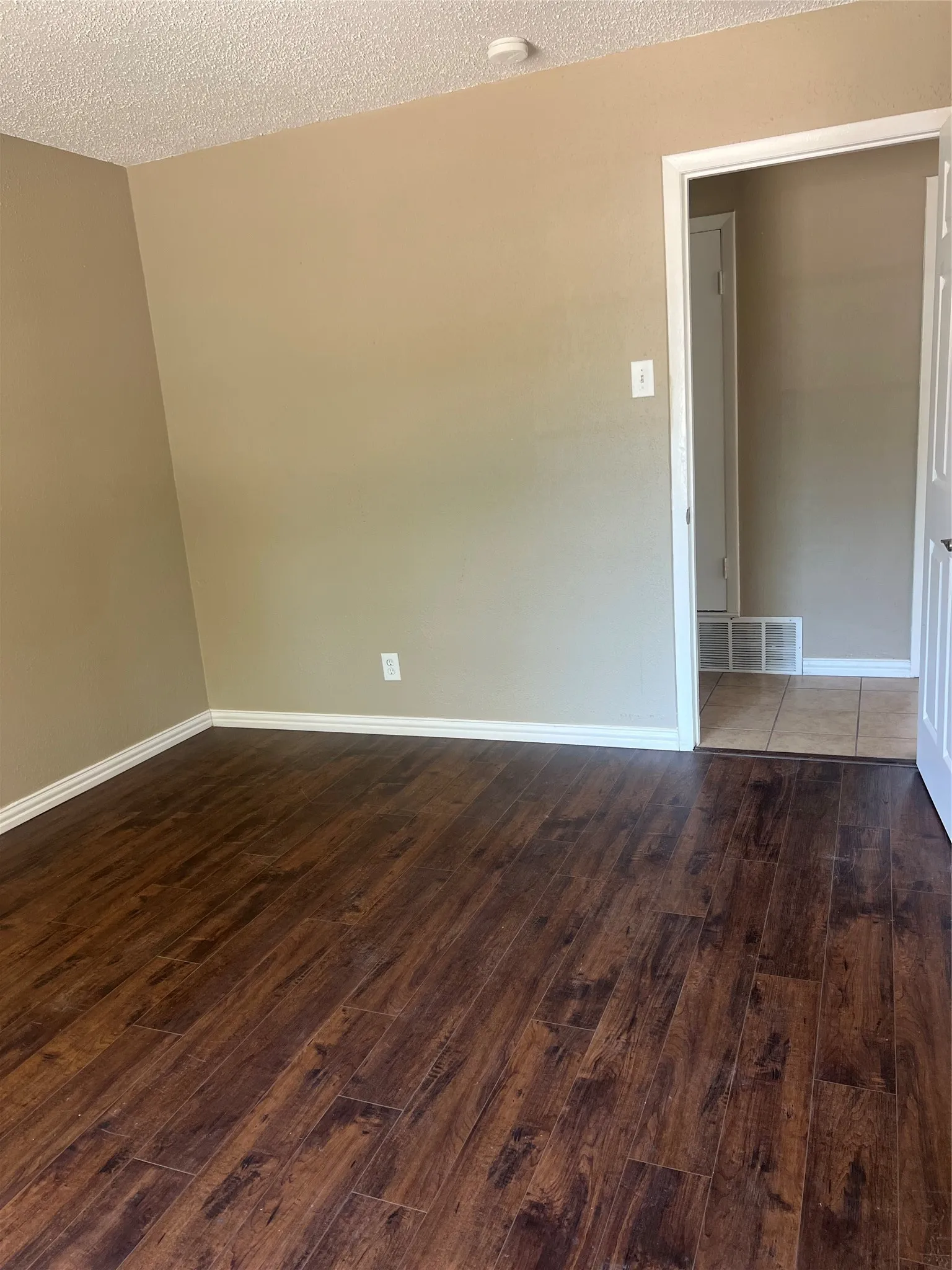 Single Family Residence For Sale in Dallas County , 5809 Trio Lane, Dallas, Texas 75241, 4 Bedroom, 2 Bathroom, Garage spaces, 1,299 Sqft, built in 1959, mls#21358888, Real Estate Agent in Dallas, Homes For Sale in Dallas county, Homes For Sale in Dallas, Realtor in Dallas Texas, Real Estate Brokerage Independent Realty Texas, Luminita Cordes Realtor