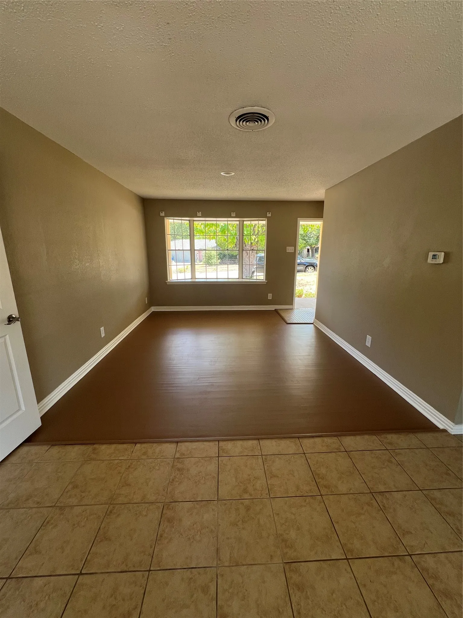 Single Family Residence For Sale in Dallas County , 5809 Trio Lane, Dallas, Texas 75241, 4 Bedroom, 2 Bathroom, Garage spaces, 1,299 Sqft, built in 1959, mls#21358888, Real Estate Agent in Dallas, Homes For Sale in Dallas county, Homes For Sale in Dallas, Realtor in Dallas Texas, Real Estate Brokerage Independent Realty Texas, Luminita Cordes Realtor