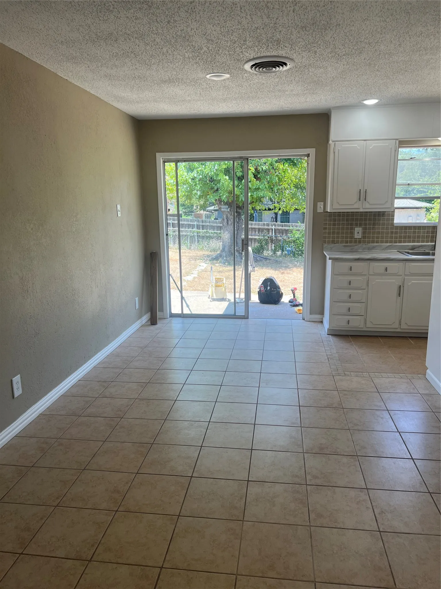 Single Family Residence For Sale in Dallas County , 5809 Trio Lane, Dallas, Texas 75241, 4 Bedroom, 2 Bathroom, Garage spaces, 1,299 Sqft, built in 1959, mls#21358888, Real Estate Agent in Dallas, Homes For Sale in Dallas county, Homes For Sale in Dallas, Realtor in Dallas Texas, Real Estate Brokerage Independent Realty Texas, Luminita Cordes Realtor