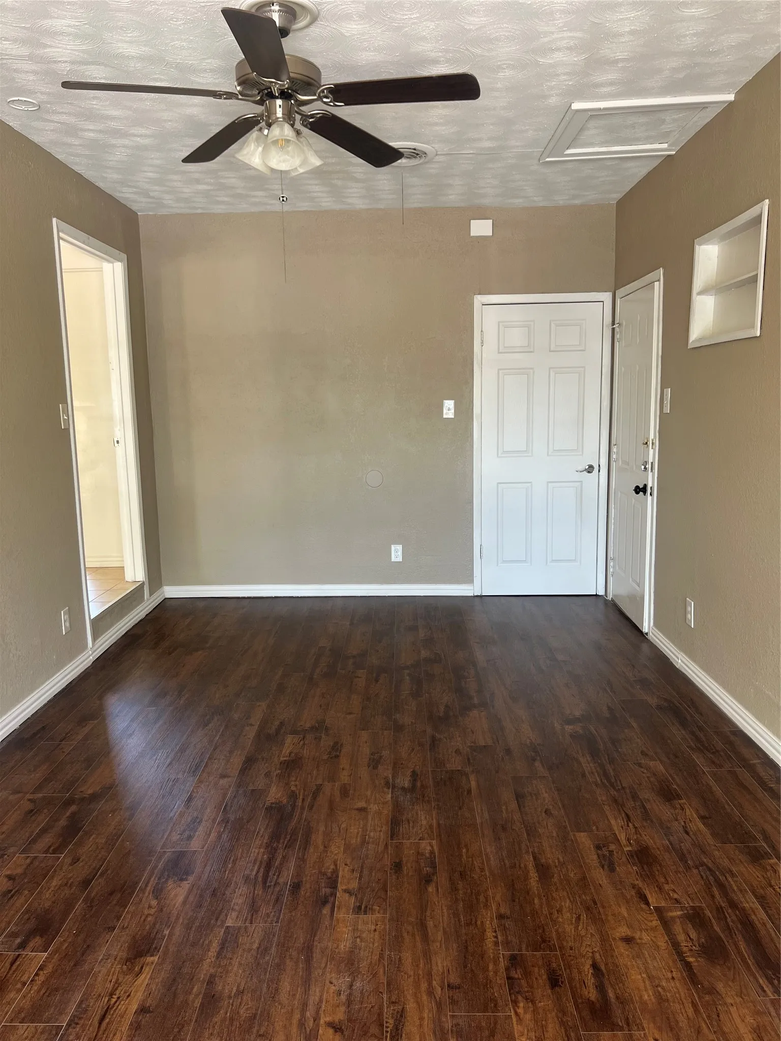 Single Family Residence For Sale in Dallas County , 5809 Trio Lane, Dallas, Texas 75241, 4 Bedroom, 2 Bathroom, Garage spaces, 1,299 Sqft, built in 1959, mls#21358888, Real Estate Agent in Dallas, Homes For Sale in Dallas county, Homes For Sale in Dallas, Realtor in Dallas Texas, Real Estate Brokerage Independent Realty Texas, Luminita Cordes Realtor