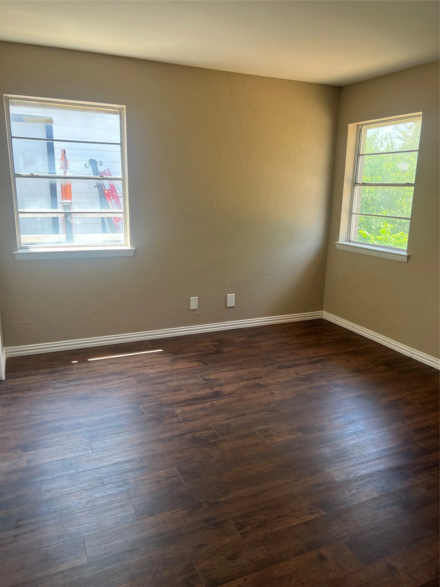 Single Family Residence For Sale in Dallas County , 5809 Trio Lane, Dallas, Texas 75241, 4 Bedroom, 2 Bathroom, Garage spaces, 1,299 Sqft, built in 1959, mls#21358888, Real Estate Agent in Dallas, Homes For Sale in Dallas county, Homes For Sale in Dallas, Realtor in Dallas Texas, Real Estate Brokerage Independent Realty Texas, Luminita Cordes Realtor