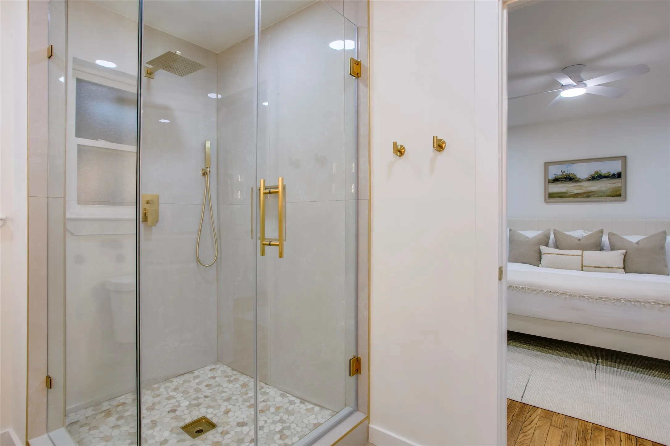 Single Family Residence For Sale in Dallas County , 1807 S Vernon Avenue, Dallas, Texas 75224, 4 Bedroom, 2 Bathroom, 2 Garage spaces, 2,037 Sqft, built in 1950, mls#21355673, Real Estate Agent in Dallas, Homes For Sale in Dallas county, Homes For Sale in Dallas, Realtor in Dallas Texas, Real Estate Brokerage Independent Realty Texas, Luminita Cordes Realtor