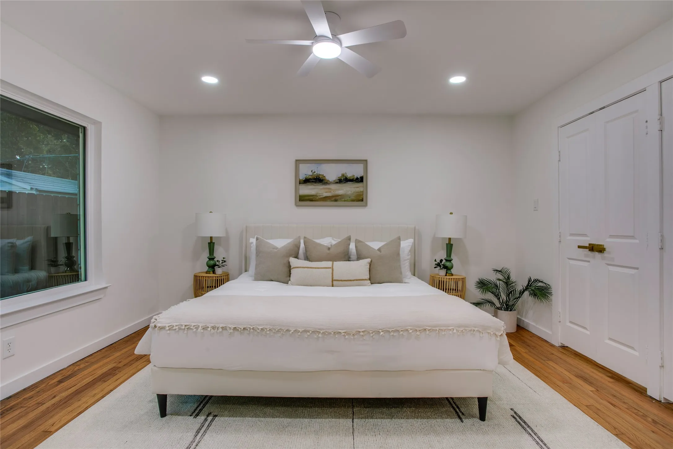 Single Family Residence For Sale in Dallas County , 1807 S Vernon Avenue, Dallas, Texas 75224, 4 Bedroom, 2 Bathroom, 2 Garage spaces, 2,037 Sqft, built in 1950, mls#21355673, Real Estate Agent in Dallas, Homes For Sale in Dallas county, Homes For Sale in Dallas, Realtor in Dallas Texas, Real Estate Brokerage Independent Realty Texas, Luminita Cordes Realtor