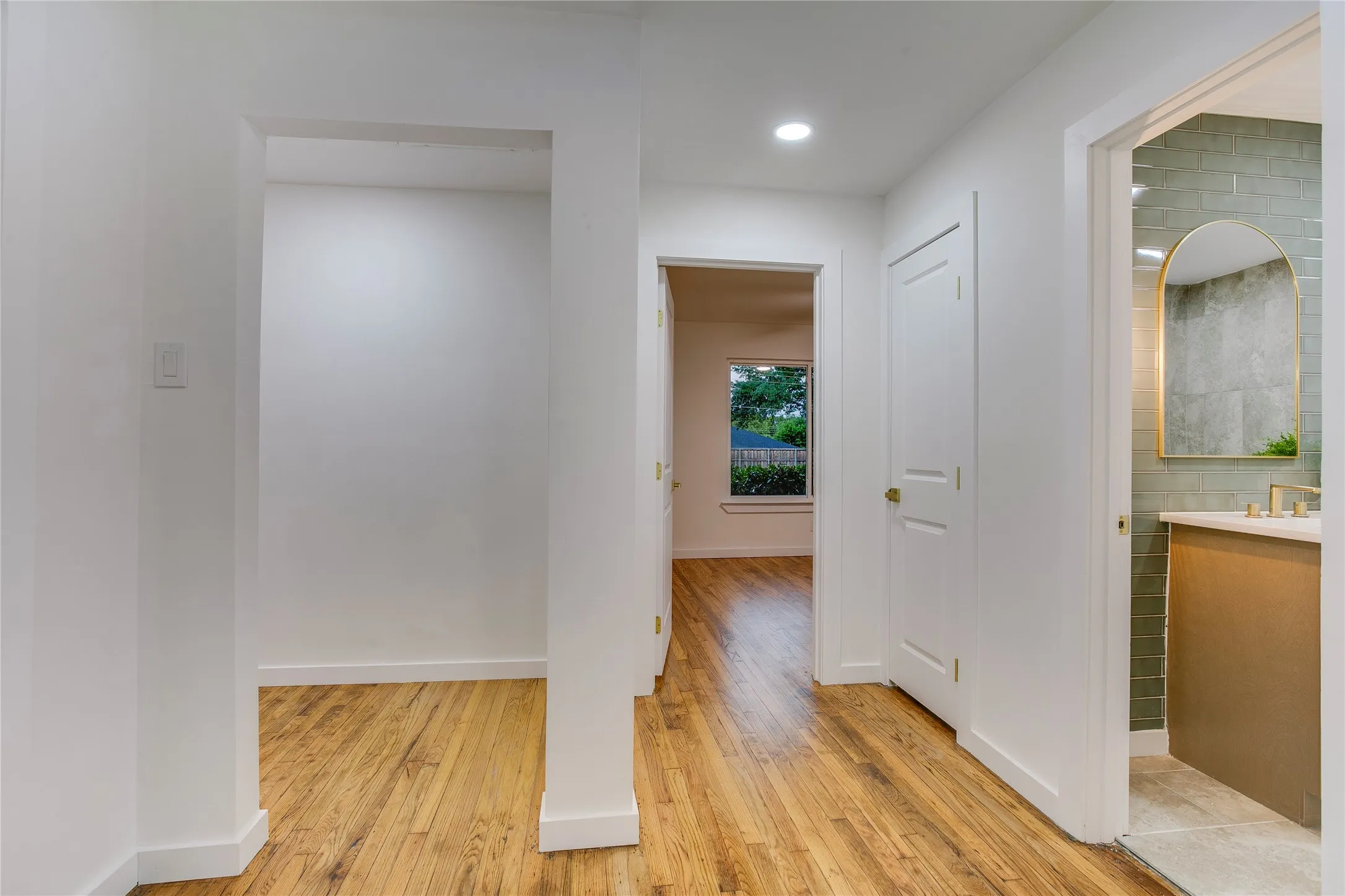 Single Family Residence For Sale in Dallas County , 1807 S Vernon Avenue, Dallas, Texas 75224, 4 Bedroom, 2 Bathroom, 2 Garage spaces, 2,037 Sqft, built in 1950, mls#21355673, Real Estate Agent in Dallas, Homes For Sale in Dallas county, Homes For Sale in Dallas, Realtor in Dallas Texas, Real Estate Brokerage Independent Realty Texas, Luminita Cordes Realtor
