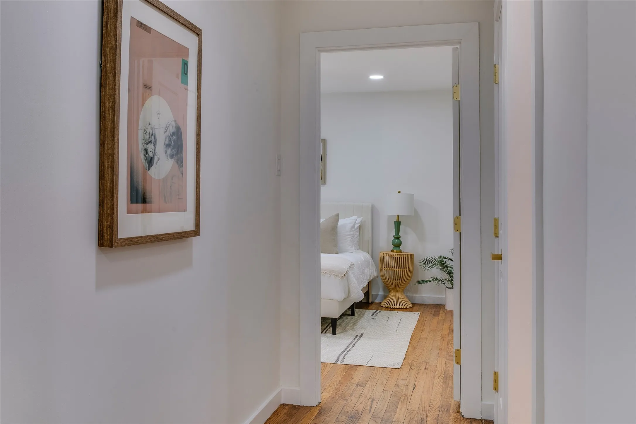 Single Family Residence For Sale in Dallas County , 1807 S Vernon Avenue, Dallas, Texas 75224, 4 Bedroom, 2 Bathroom, 2 Garage spaces, 2,037 Sqft, built in 1950, mls#21355673, Real Estate Agent in Dallas, Homes For Sale in Dallas county, Homes For Sale in Dallas, Realtor in Dallas Texas, Real Estate Brokerage Independent Realty Texas, Luminita Cordes Realtor