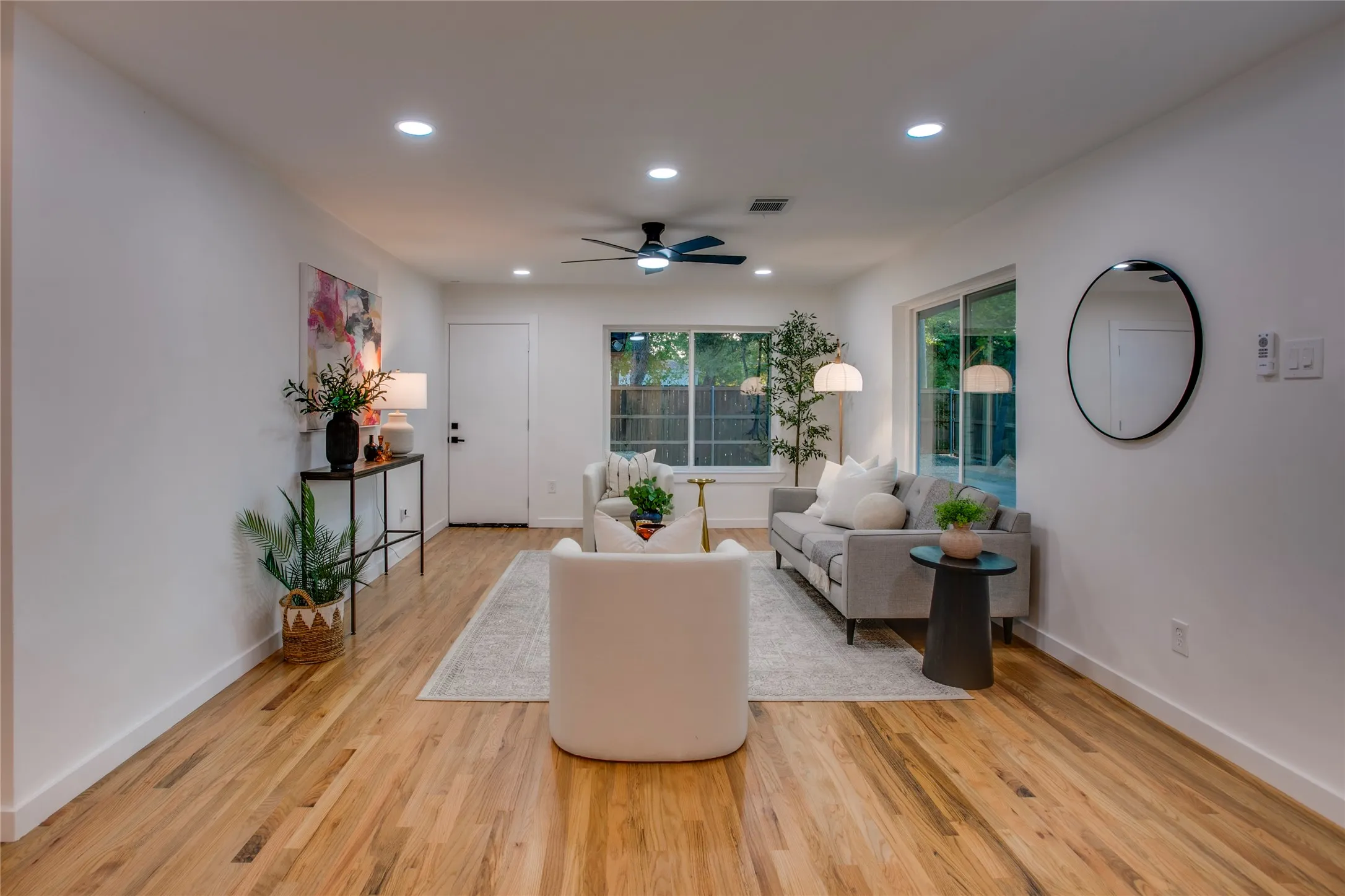 Single Family Residence For Sale in Dallas County , 1807 S Vernon Avenue, Dallas, Texas 75224, 4 Bedroom, 2 Bathroom, 2 Garage spaces, 2,037 Sqft, built in 1950, mls#21355673, Real Estate Agent in Dallas, Homes For Sale in Dallas county, Homes For Sale in Dallas, Realtor in Dallas Texas, Real Estate Brokerage Independent Realty Texas, Luminita Cordes Realtor