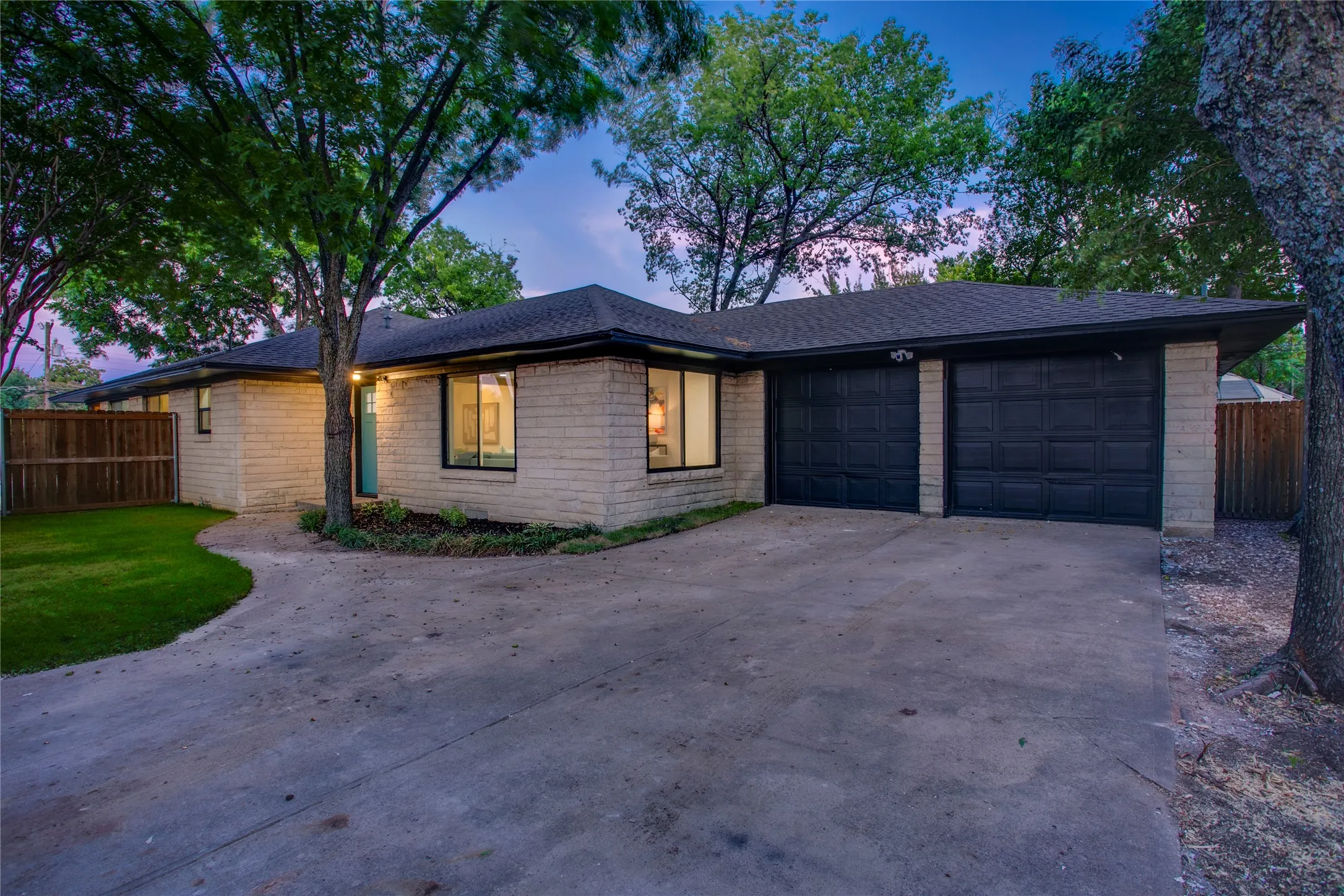 Single Family Residence For Sale in Dallas County , 1807 S Vernon Avenue, Dallas, Texas 75224, 4 Bedroom, 2 Bathroom, 2 Garage spaces, 2,037 Sqft, built in 1950, mls#21355673, Real Estate Agent in Dallas, Homes For Sale in Dallas county, Homes For Sale in Dallas, Realtor in Dallas Texas, Real Estate Brokerage Independent Realty Texas, Luminita Cordes Realtor