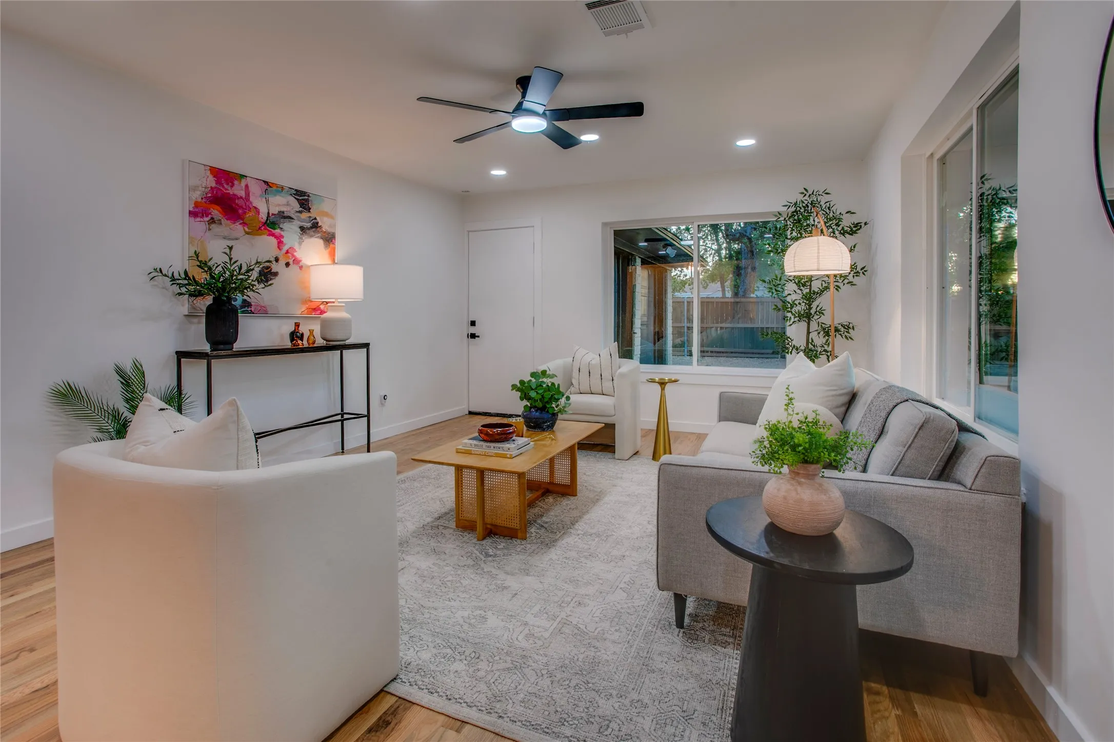 Single Family Residence For Sale in Dallas County , 1807 S Vernon Avenue, Dallas, Texas 75224, 4 Bedroom, 2 Bathroom, 2 Garage spaces, 2,037 Sqft, built in 1950, mls#21355673, Real Estate Agent in Dallas, Homes For Sale in Dallas county, Homes For Sale in Dallas, Realtor in Dallas Texas, Real Estate Brokerage Independent Realty Texas, Luminita Cordes Realtor