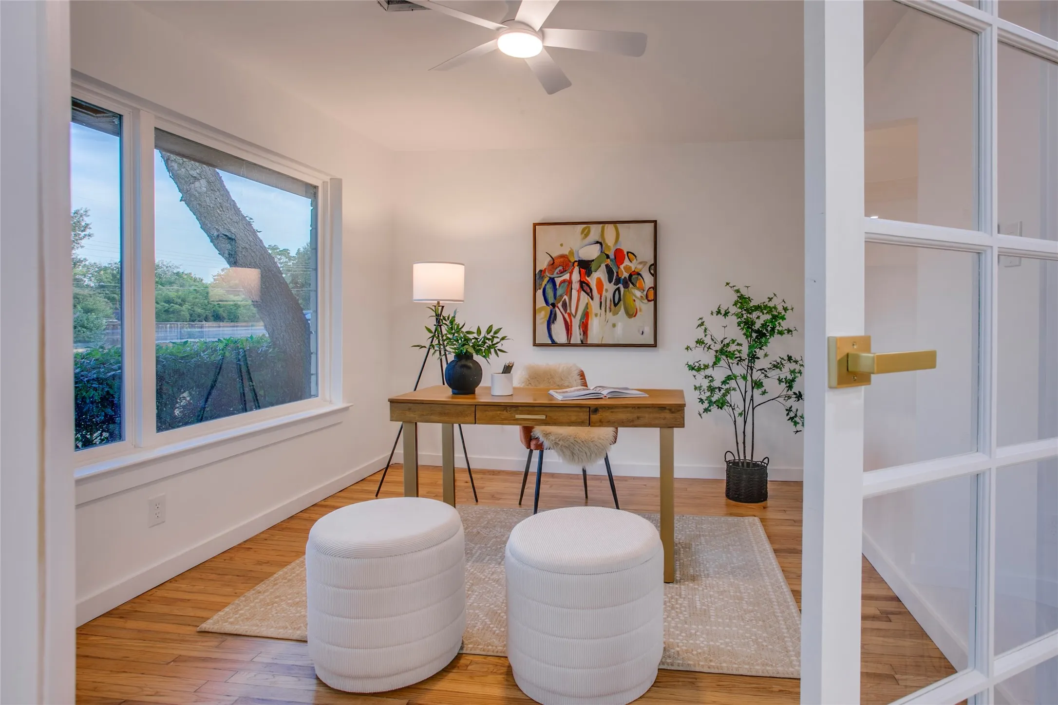 Single Family Residence For Sale in Dallas County , 1807 S Vernon Avenue, Dallas, Texas 75224, 4 Bedroom, 2 Bathroom, 2 Garage spaces, 2,037 Sqft, built in 1950, mls#21355673, Real Estate Agent in Dallas, Homes For Sale in Dallas county, Homes For Sale in Dallas, Realtor in Dallas Texas, Real Estate Brokerage Independent Realty Texas, Luminita Cordes Realtor