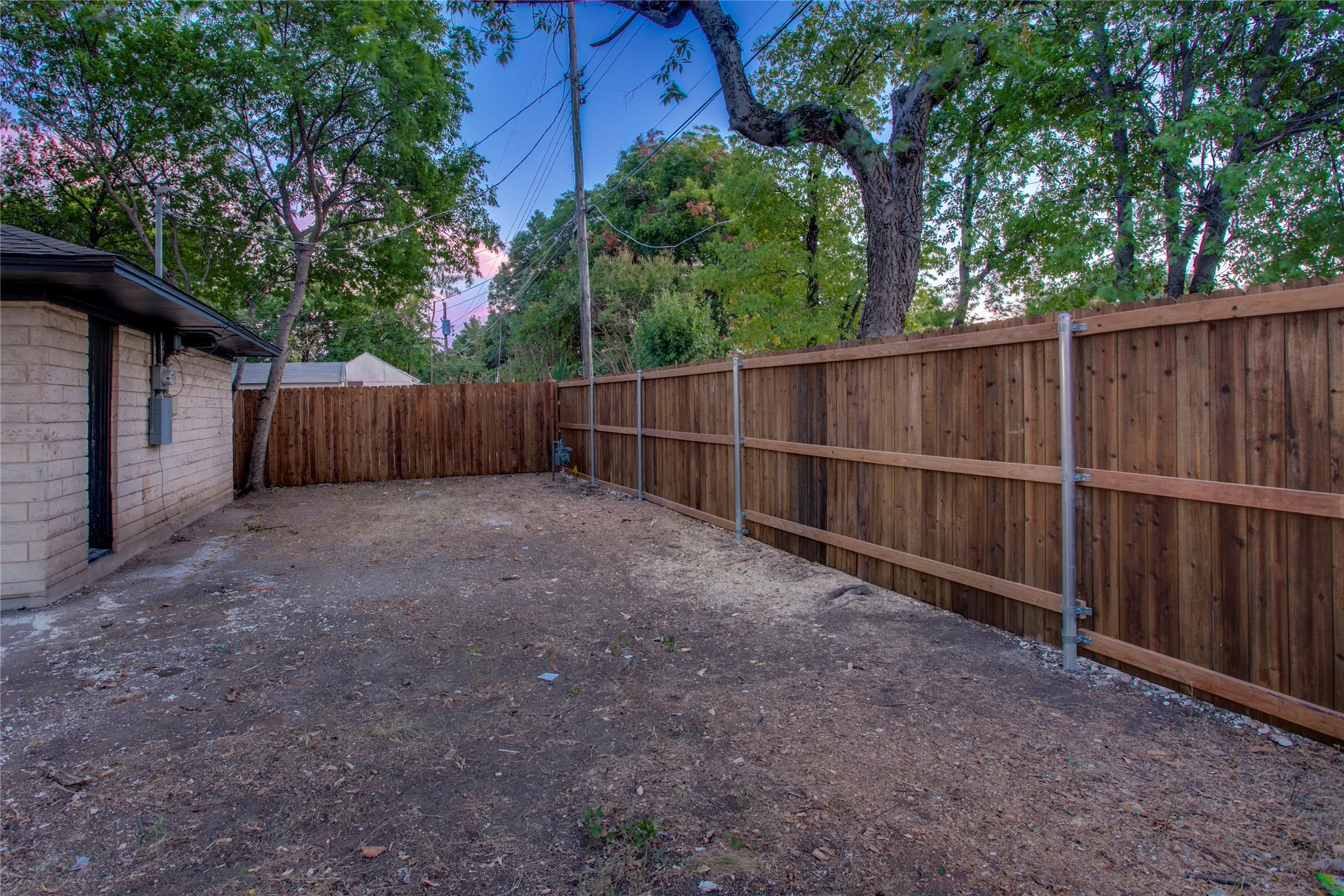 Single Family Residence For Sale in Dallas County , 1807 S Vernon Avenue, Dallas, Texas 75224, 4 Bedroom, 2 Bathroom, 2 Garage spaces, 2,037 Sqft, built in 1950, mls#21355673, Real Estate Agent in Dallas, Homes For Sale in Dallas county, Homes For Sale in Dallas, Realtor in Dallas Texas, Real Estate Brokerage Independent Realty Texas, Luminita Cordes Realtor