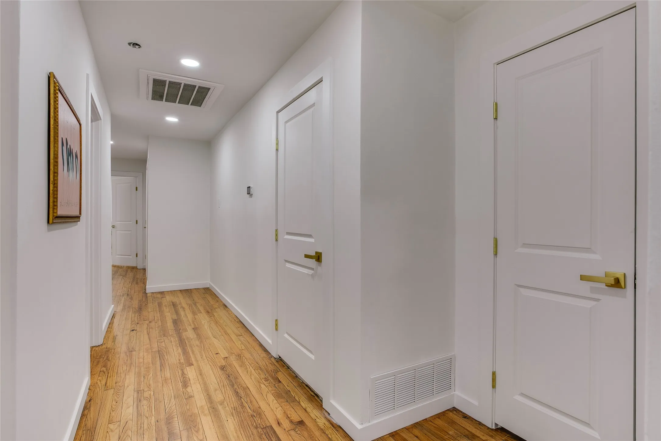 Single Family Residence For Sale in Dallas County , 1807 S Vernon Avenue, Dallas, Texas 75224, 4 Bedroom, 2 Bathroom, 2 Garage spaces, 2,037 Sqft, built in 1950, mls#21355673, Real Estate Agent in Dallas, Homes For Sale in Dallas county, Homes For Sale in Dallas, Realtor in Dallas Texas, Real Estate Brokerage Independent Realty Texas, Luminita Cordes Realtor