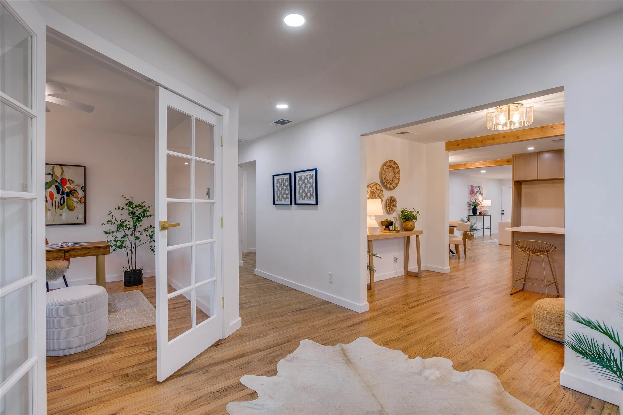 Single Family Residence For Sale in Dallas County , 1807 S Vernon Avenue, Dallas, Texas 75224, 4 Bedroom, 2 Bathroom, 2 Garage spaces, 2,037 Sqft, built in 1950, mls#21355673, Real Estate Agent in Dallas, Homes For Sale in Dallas county, Homes For Sale in Dallas, Realtor in Dallas Texas, Real Estate Brokerage Independent Realty Texas, Luminita Cordes Realtor