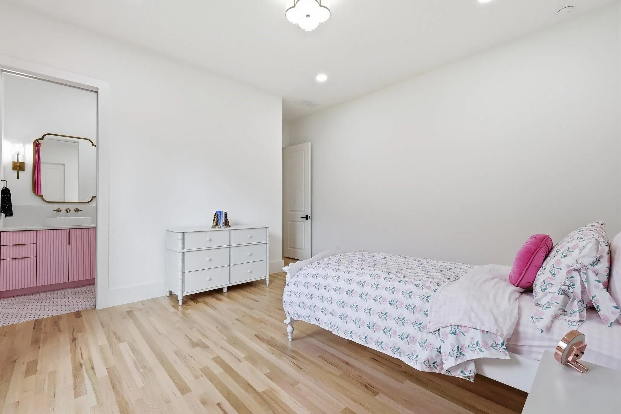 Single Family Residence For Sale in Denton County , 4500 Saddlewood Drive, Flower Mound, Texas 75028, 4 Bedroom, 5 Bathroom, 4 Garage spaces, 5,001 Sqft, built in 2016, mls#21358257, Real Estate Agent in Flower Mound, Homes For Sale in Denton county, Homes For Sale in Flower Mound, Realtor in Flower Mound Texas, Real Estate Brokerage Independent Realty Texas, Luminita Cordes Realtor