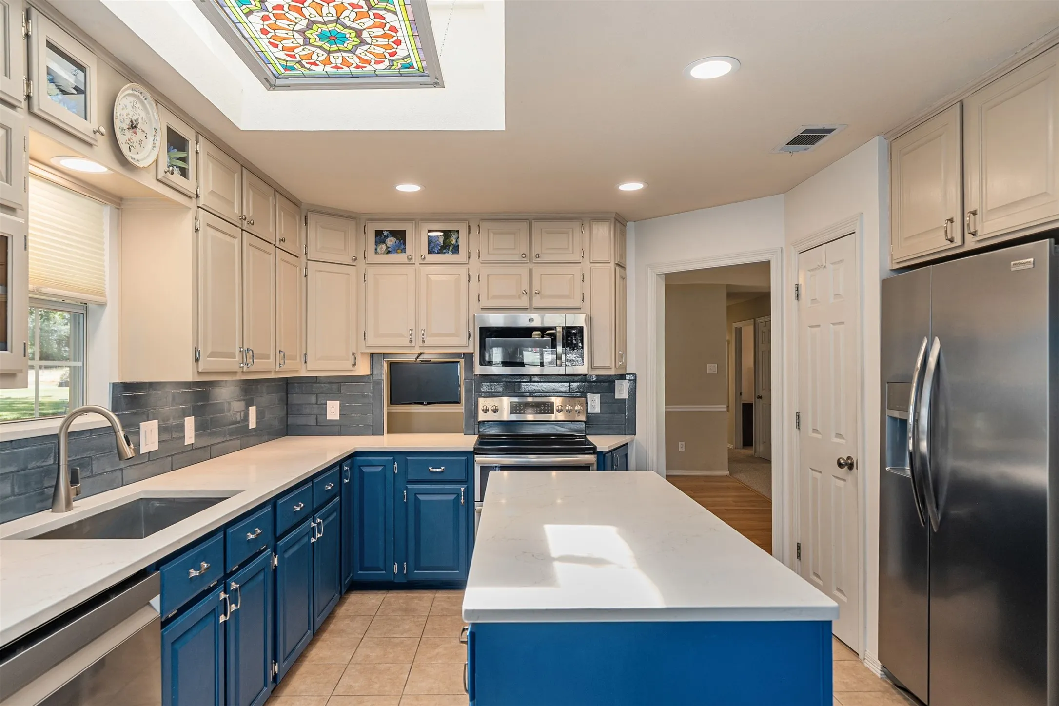 Single Family Residence For Sale in Kaufman County , 17325 County Road 4067, Kemp, Texas 75143, 3 Bedroom, 3 Bathroom, 2 Garage spaces, 1,997 Sqft, built in 1996, mls#21358808, Real Estate Agent in Kemp, Homes For Sale in Kaufman county, Homes For Sale in Kemp, Realtor in Kemp Texas, Real Estate Brokerage Independent Realty Texas, Luminita Cordes Realtor