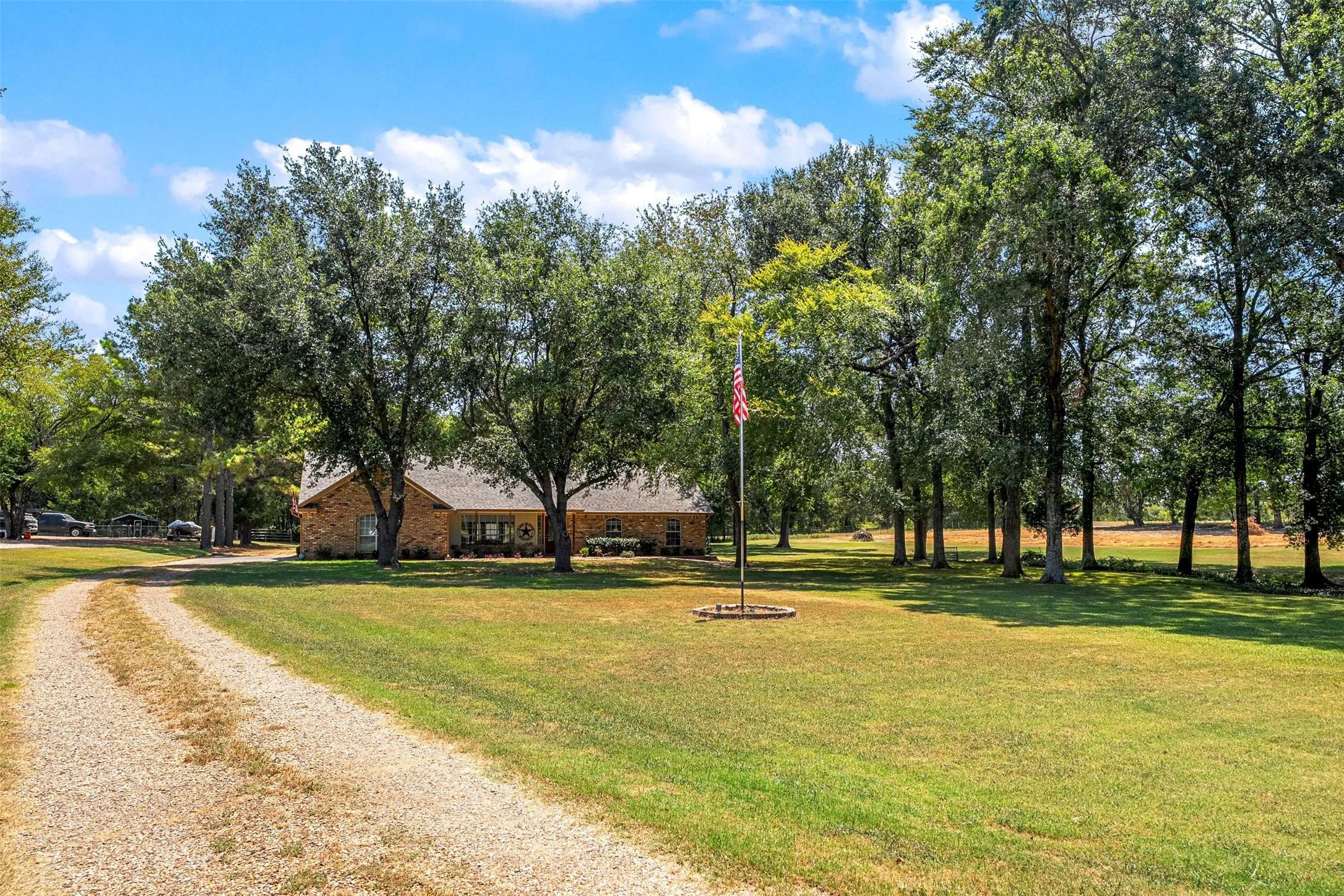 Single Family Residence For Sale in Kaufman County , 17325 County Road 4067, Kemp, Texas 75143, 3 Bedroom, 3 Bathroom, 2 Garage spaces, 1,997 Sqft, built in 1996, mls#21358808, Real Estate Agent in Kemp, Homes For Sale in Kaufman county, Homes For Sale in Kemp, Realtor in Kemp Texas, Real Estate Brokerage Independent Realty Texas, Luminita Cordes Realtor