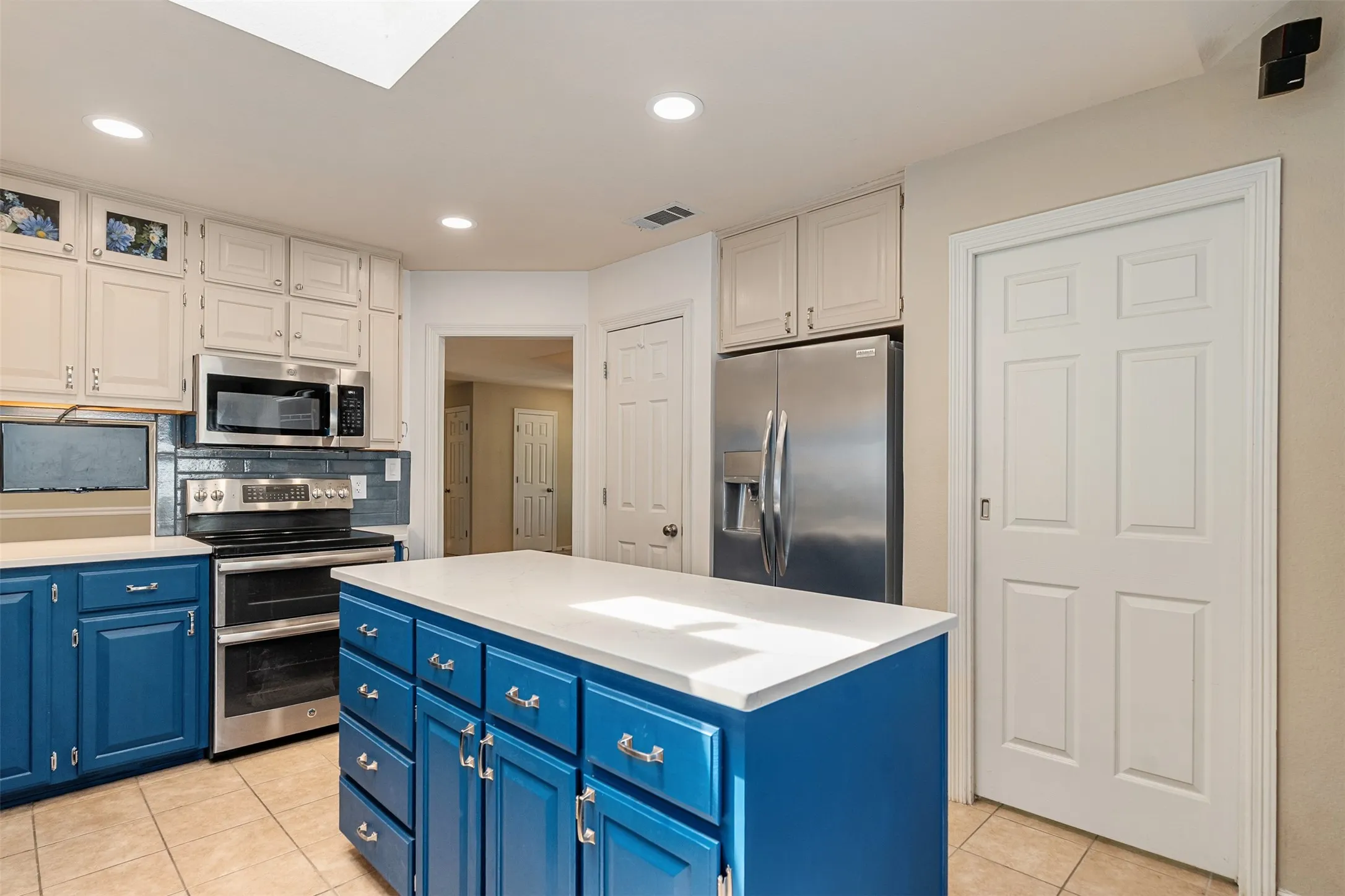 Single Family Residence For Sale in Kaufman County , 17325 County Road 4067, Kemp, Texas 75143, 3 Bedroom, 3 Bathroom, 2 Garage spaces, 1,997 Sqft, built in 1996, mls#21358808, Real Estate Agent in Kemp, Homes For Sale in Kaufman county, Homes For Sale in Kemp, Realtor in Kemp Texas, Real Estate Brokerage Independent Realty Texas, Luminita Cordes Realtor