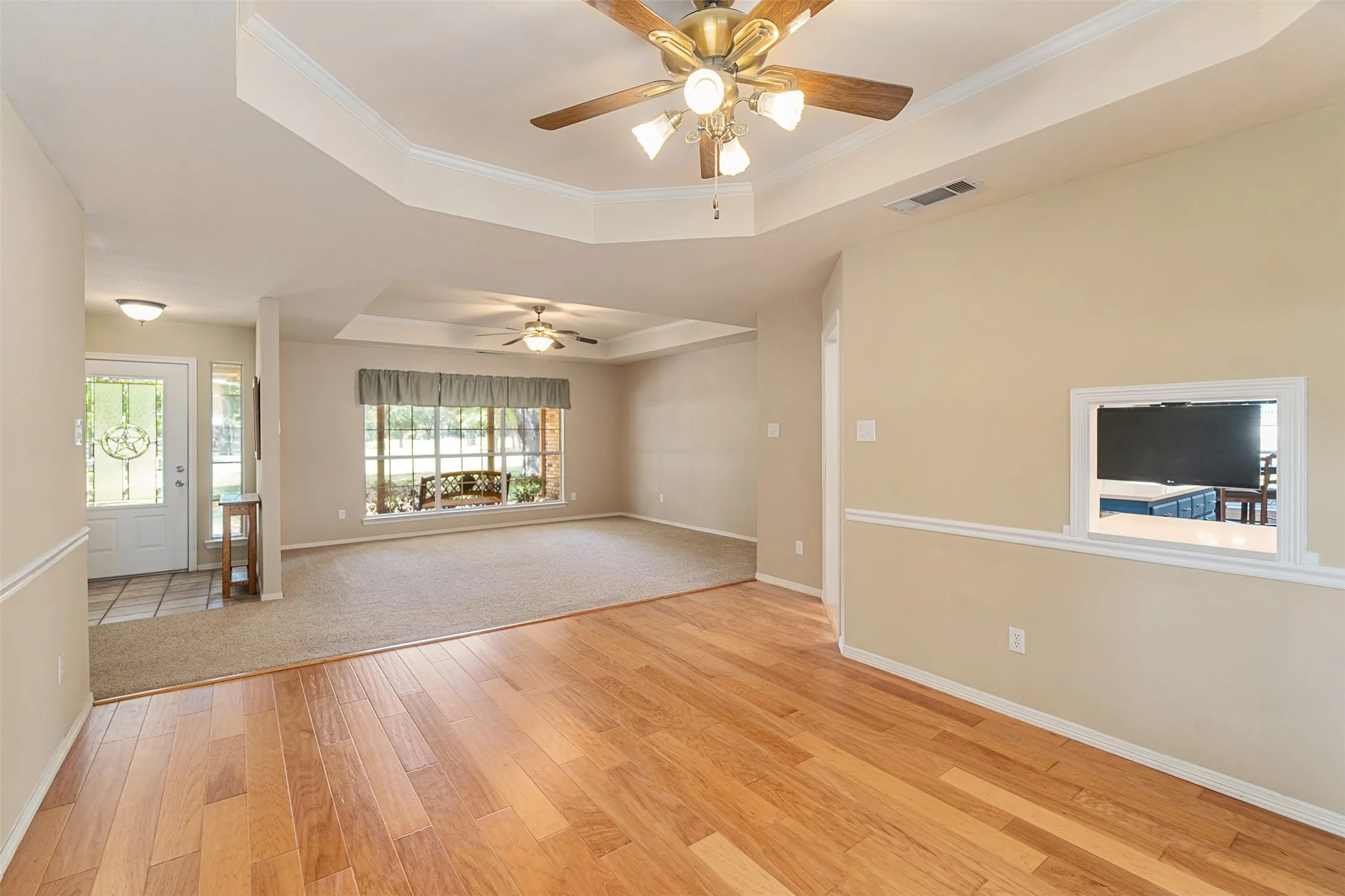 Single Family Residence For Sale in Kaufman County , 17325 County Road 4067, Kemp, Texas 75143, 3 Bedroom, 3 Bathroom, 2 Garage spaces, 1,997 Sqft, built in 1996, mls#21358808, Real Estate Agent in Kemp, Homes For Sale in Kaufman county, Homes For Sale in Kemp, Realtor in Kemp Texas, Real Estate Brokerage Independent Realty Texas, Luminita Cordes Realtor