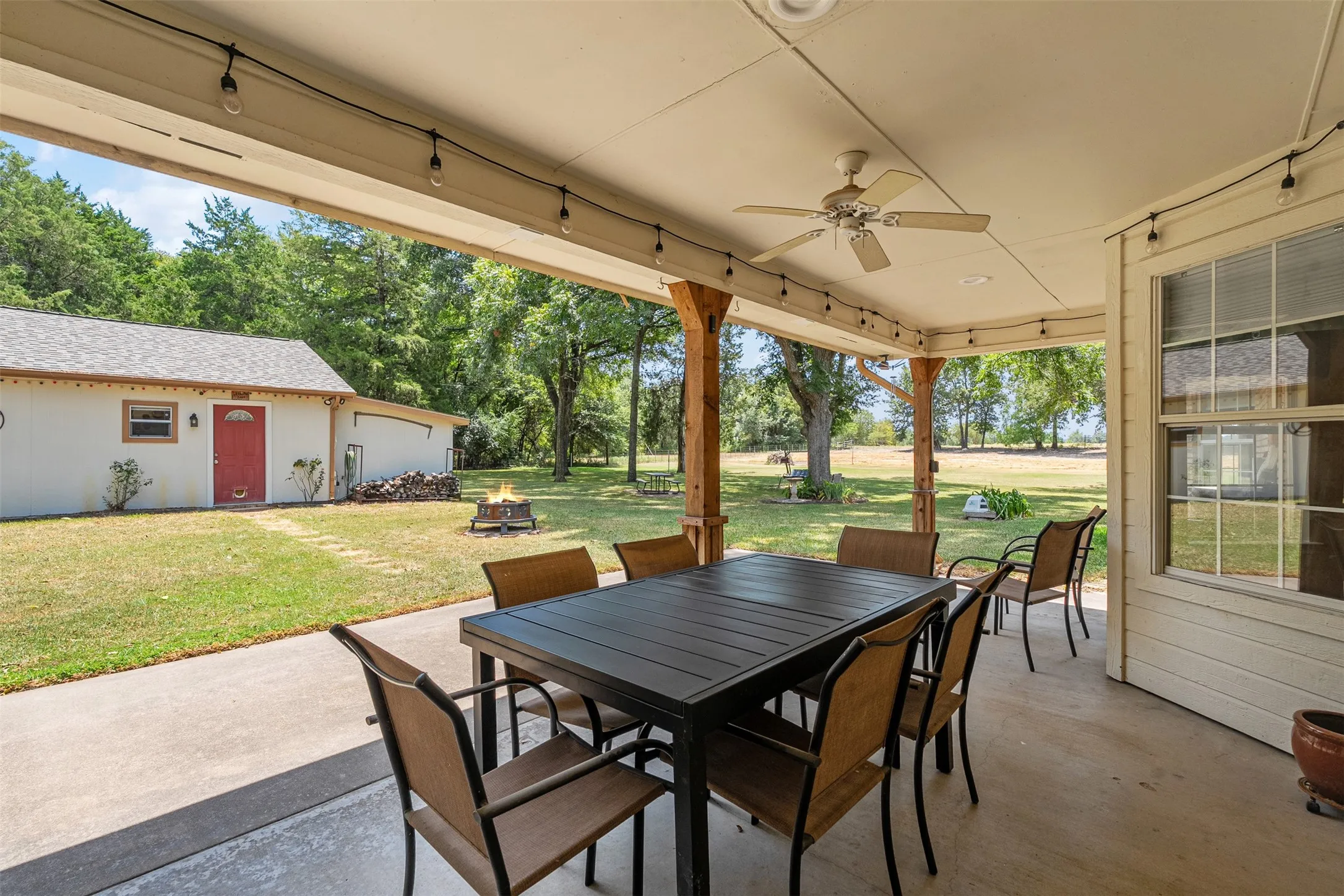 Single Family Residence For Sale in Kaufman County , 17325 County Road 4067, Kemp, Texas 75143, 3 Bedroom, 3 Bathroom, 2 Garage spaces, 1,997 Sqft, built in 1996, mls#21358808, Real Estate Agent in Kemp, Homes For Sale in Kaufman county, Homes For Sale in Kemp, Realtor in Kemp Texas, Real Estate Brokerage Independent Realty Texas, Luminita Cordes Realtor