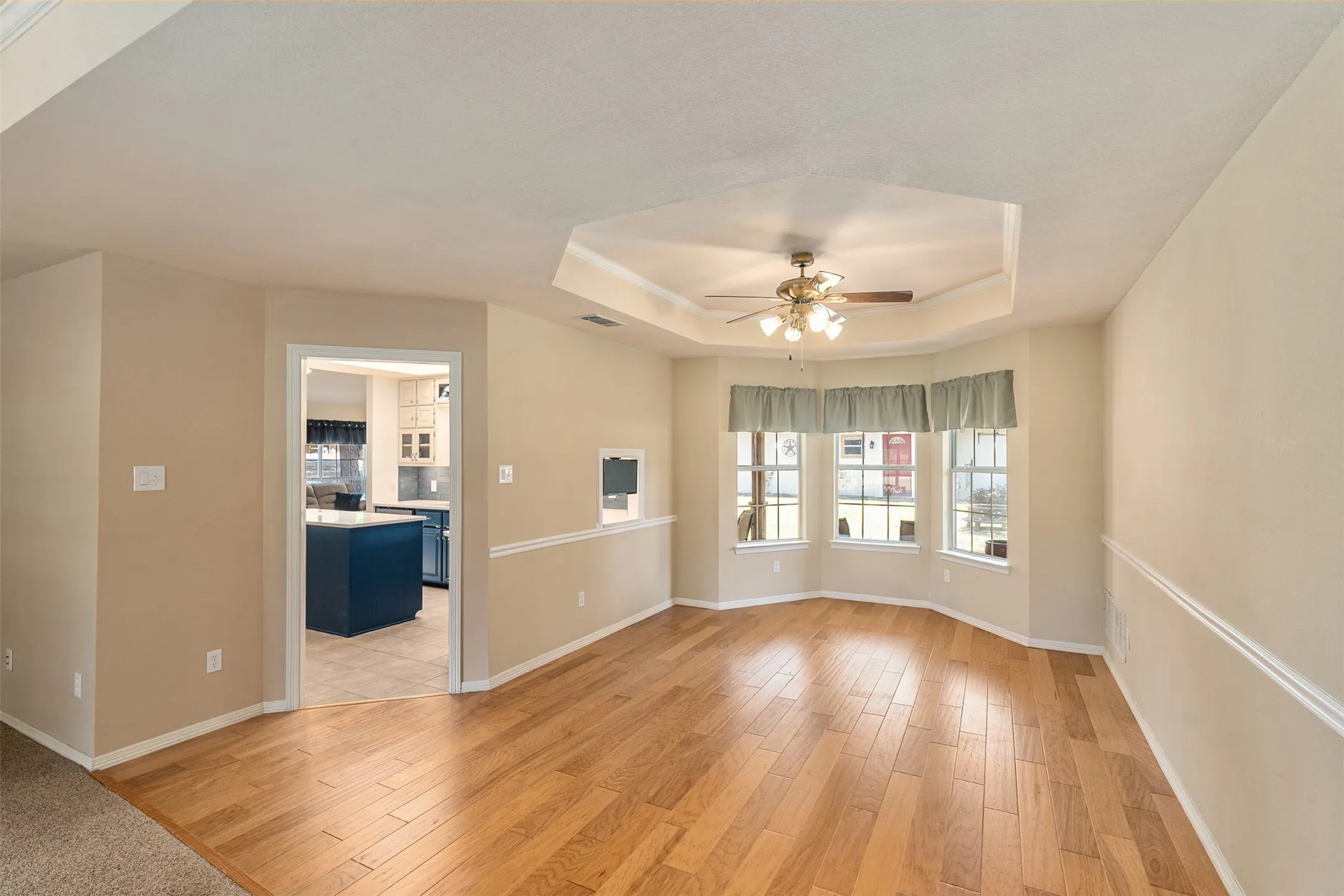 Single Family Residence For Sale in Kaufman County , 17325 County Road 4067, Kemp, Texas 75143, 3 Bedroom, 3 Bathroom, 2 Garage spaces, 1,997 Sqft, built in 1996, mls#21358808, Real Estate Agent in Kemp, Homes For Sale in Kaufman county, Homes For Sale in Kemp, Realtor in Kemp Texas, Real Estate Brokerage Independent Realty Texas, Luminita Cordes Realtor
