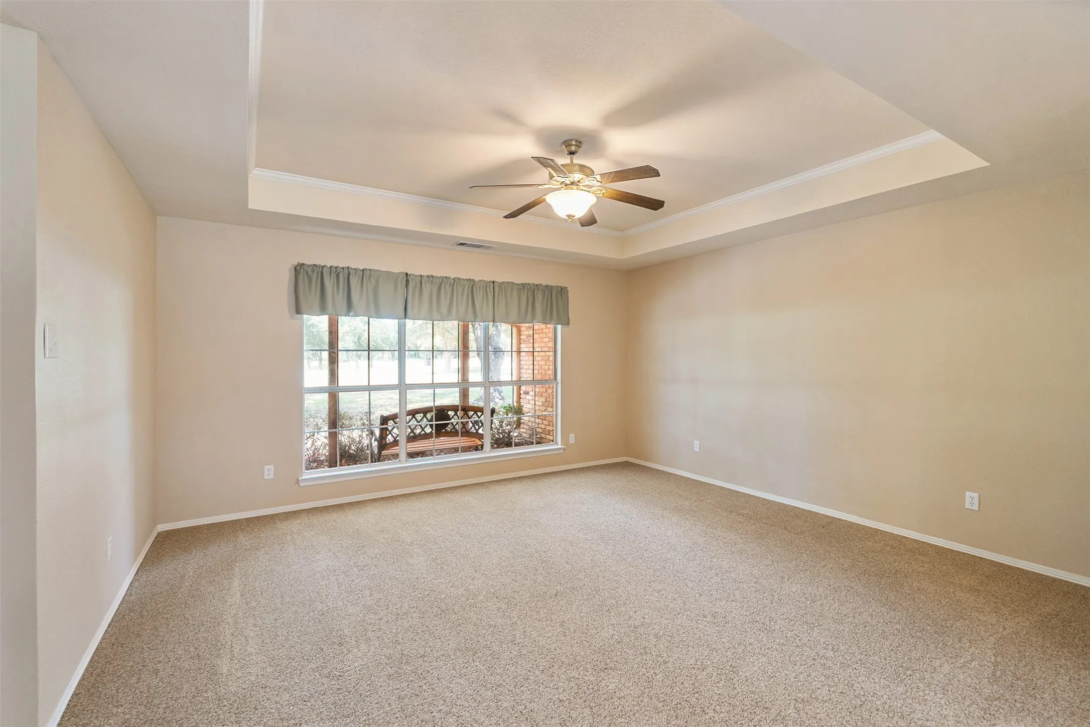 Single Family Residence For Sale in Kaufman County , 17325 County Road 4067, Kemp, Texas 75143, 3 Bedroom, 3 Bathroom, 2 Garage spaces, 1,997 Sqft, built in 1996, mls#21358808, Real Estate Agent in Kemp, Homes For Sale in Kaufman county, Homes For Sale in Kemp, Realtor in Kemp Texas, Real Estate Brokerage Independent Realty Texas, Luminita Cordes Realtor