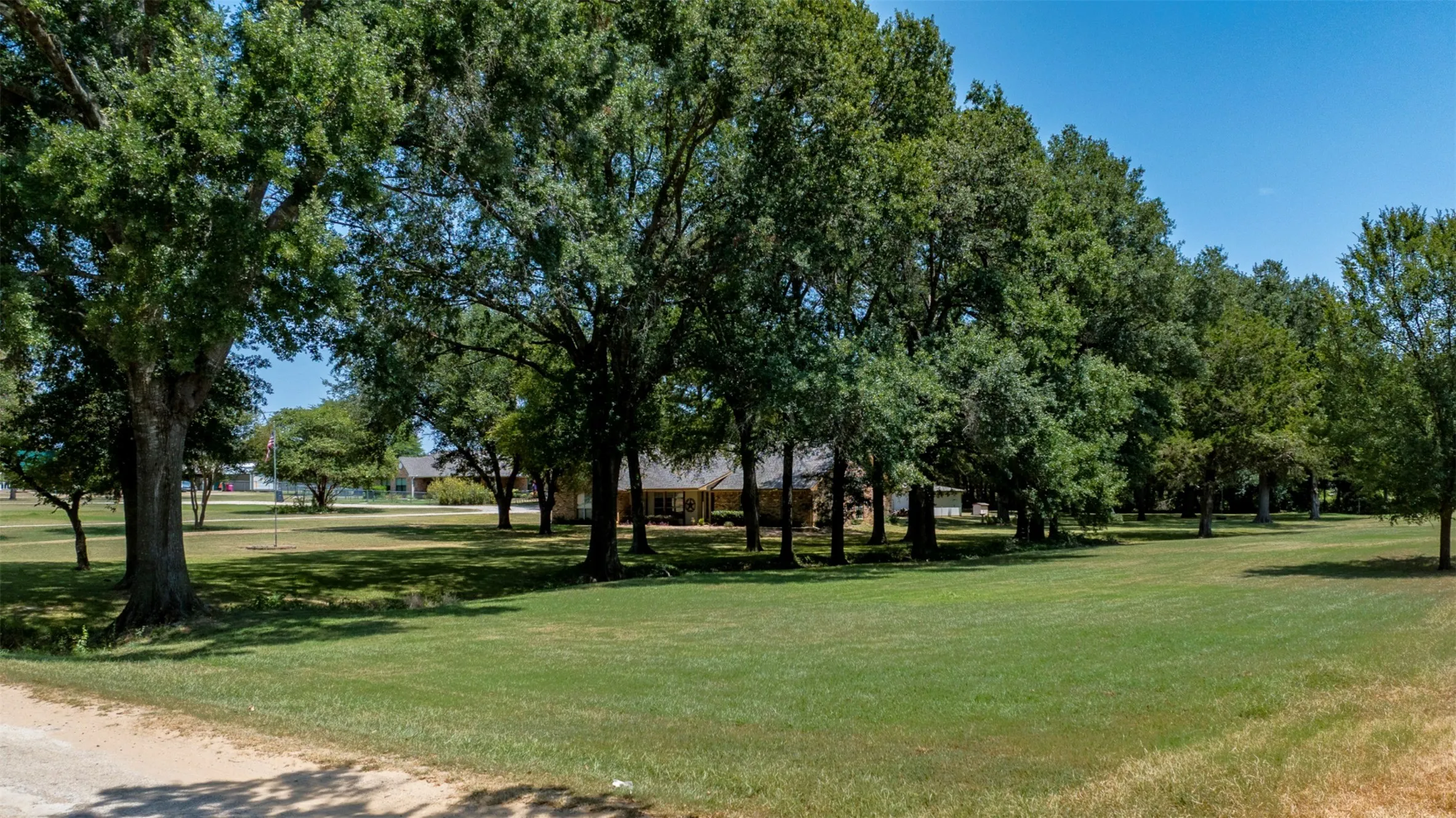 Single Family Residence For Sale in Kaufman County , 17325 County Road 4067, Kemp, Texas 75143, 3 Bedroom, 3 Bathroom, 2 Garage spaces, 1,997 Sqft, built in 1996, mls#21358808, Real Estate Agent in Kemp, Homes For Sale in Kaufman county, Homes For Sale in Kemp, Realtor in Kemp Texas, Real Estate Brokerage Independent Realty Texas, Luminita Cordes Realtor