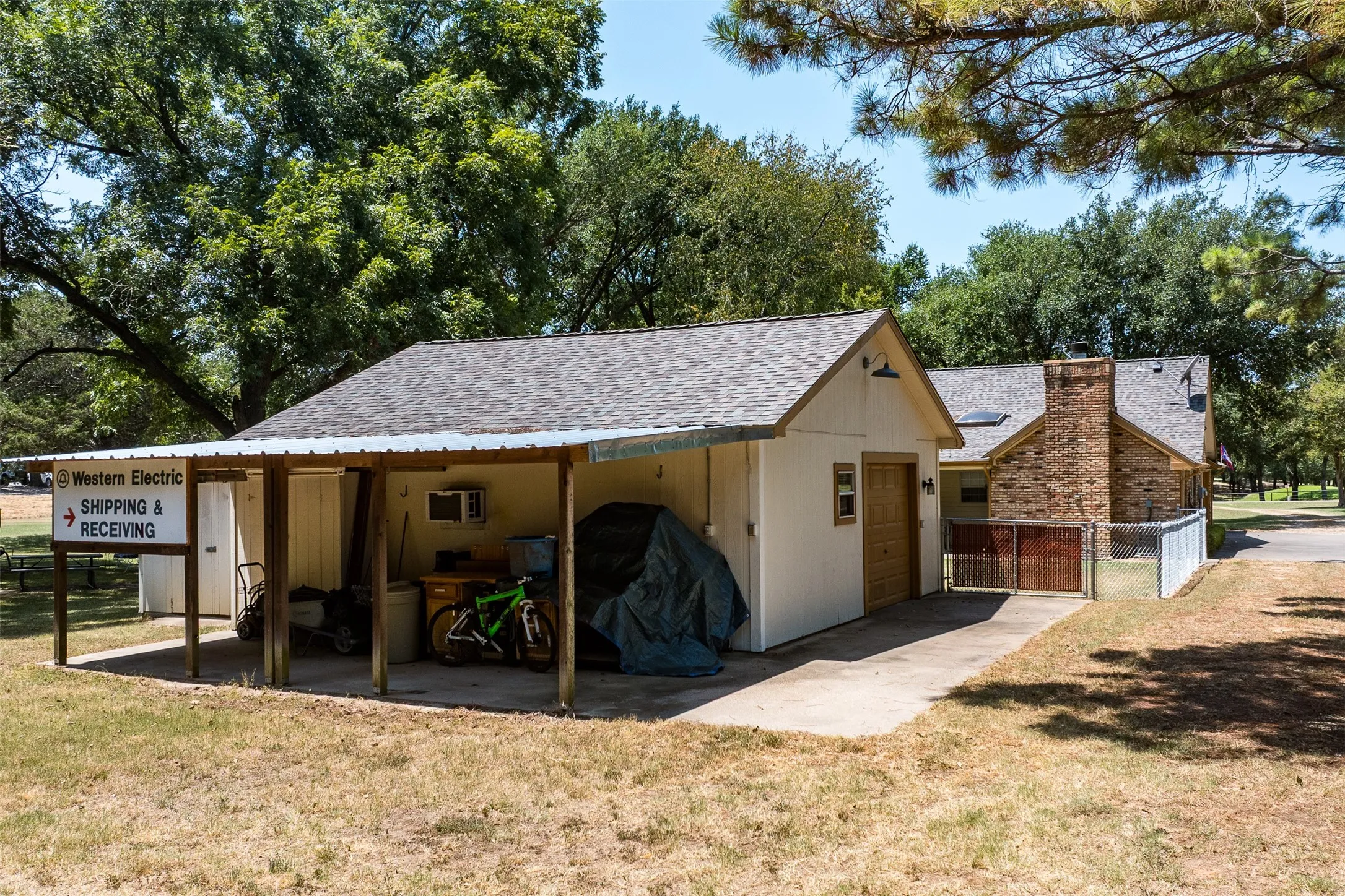 Single Family Residence For Sale in Kaufman County , 17325 County Road 4067, Kemp, Texas 75143, 3 Bedroom, 3 Bathroom, 2 Garage spaces, 1,997 Sqft, built in 1996, mls#21358808, Real Estate Agent in Kemp, Homes For Sale in Kaufman county, Homes For Sale in Kemp, Realtor in Kemp Texas, Real Estate Brokerage Independent Realty Texas, Luminita Cordes Realtor