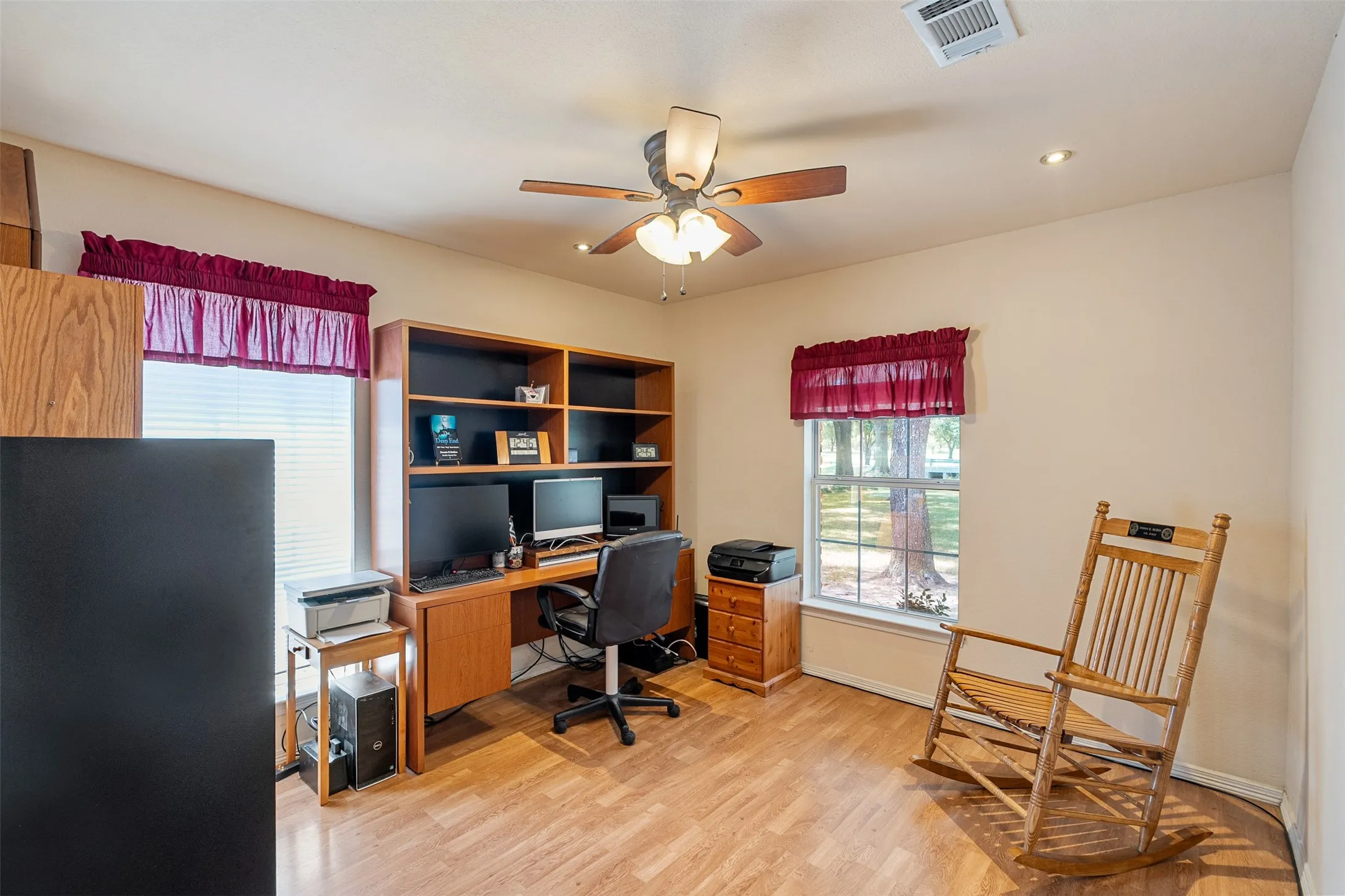Single Family Residence For Sale in Kaufman County , 17325 County Road 4067, Kemp, Texas 75143, 3 Bedroom, 3 Bathroom, 2 Garage spaces, 1,997 Sqft, built in 1996, mls#21358808, Real Estate Agent in Kemp, Homes For Sale in Kaufman county, Homes For Sale in Kemp, Realtor in Kemp Texas, Real Estate Brokerage Independent Realty Texas, Luminita Cordes Realtor