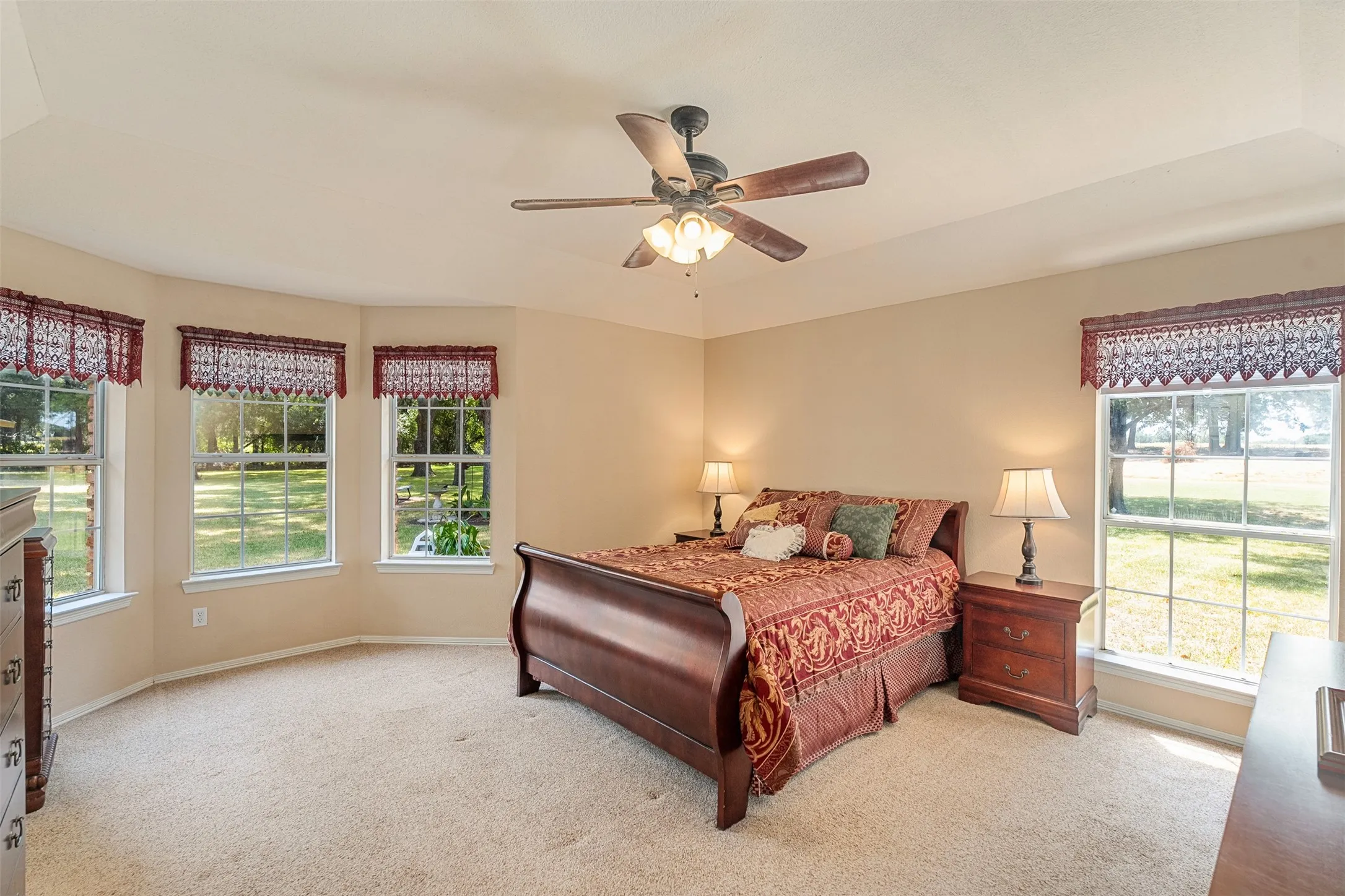 Single Family Residence For Sale in Kaufman County , 17325 County Road 4067, Kemp, Texas 75143, 3 Bedroom, 3 Bathroom, 2 Garage spaces, 1,997 Sqft, built in 1996, mls#21358808, Real Estate Agent in Kemp, Homes For Sale in Kaufman county, Homes For Sale in Kemp, Realtor in Kemp Texas, Real Estate Brokerage Independent Realty Texas, Luminita Cordes Realtor