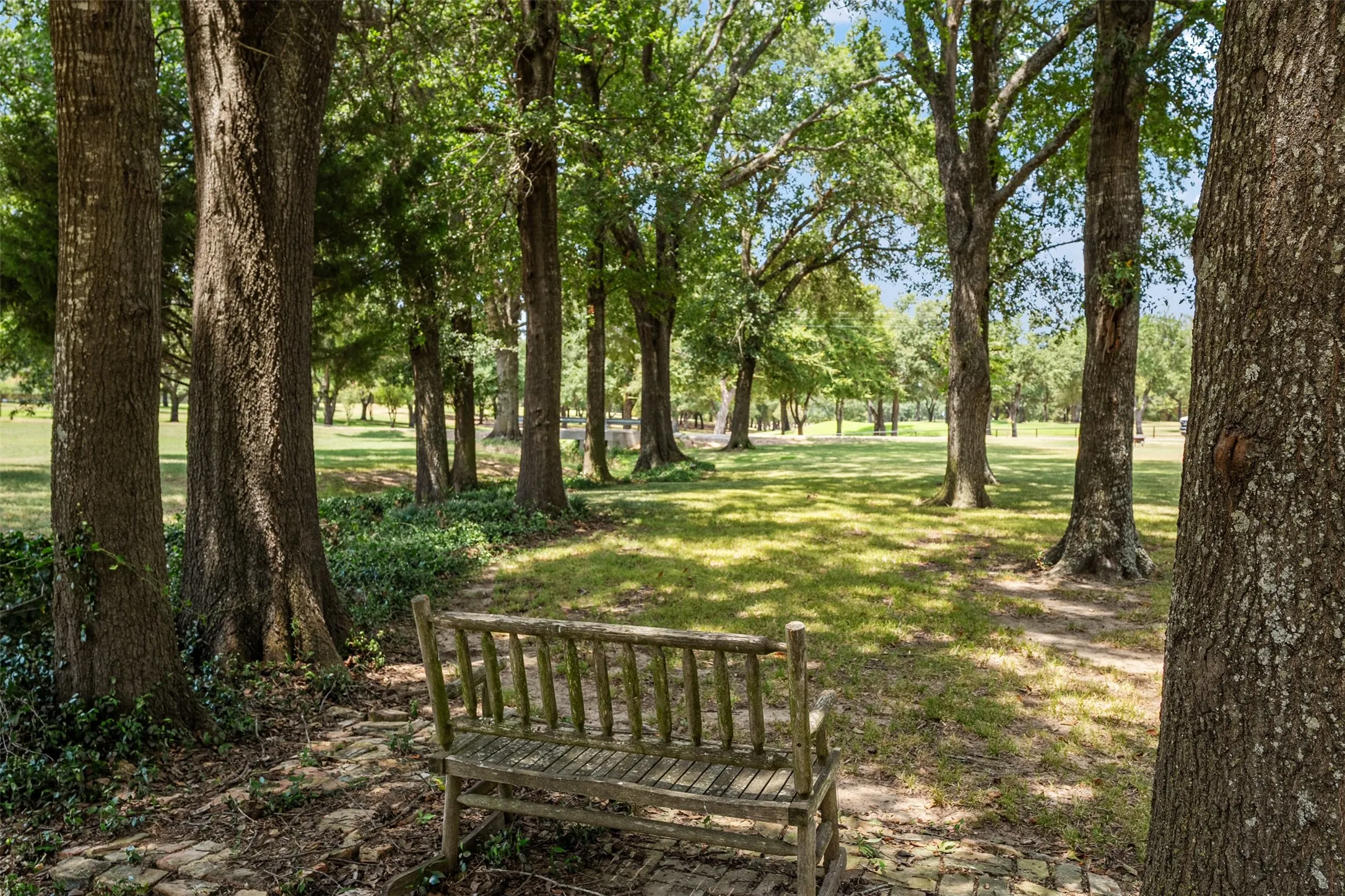 Single Family Residence For Sale in Kaufman County , 17325 County Road 4067, Kemp, Texas 75143, 3 Bedroom, 3 Bathroom, 2 Garage spaces, 1,997 Sqft, built in 1996, mls#21358808, Real Estate Agent in Kemp, Homes For Sale in Kaufman county, Homes For Sale in Kemp, Realtor in Kemp Texas, Real Estate Brokerage Independent Realty Texas, Luminita Cordes Realtor