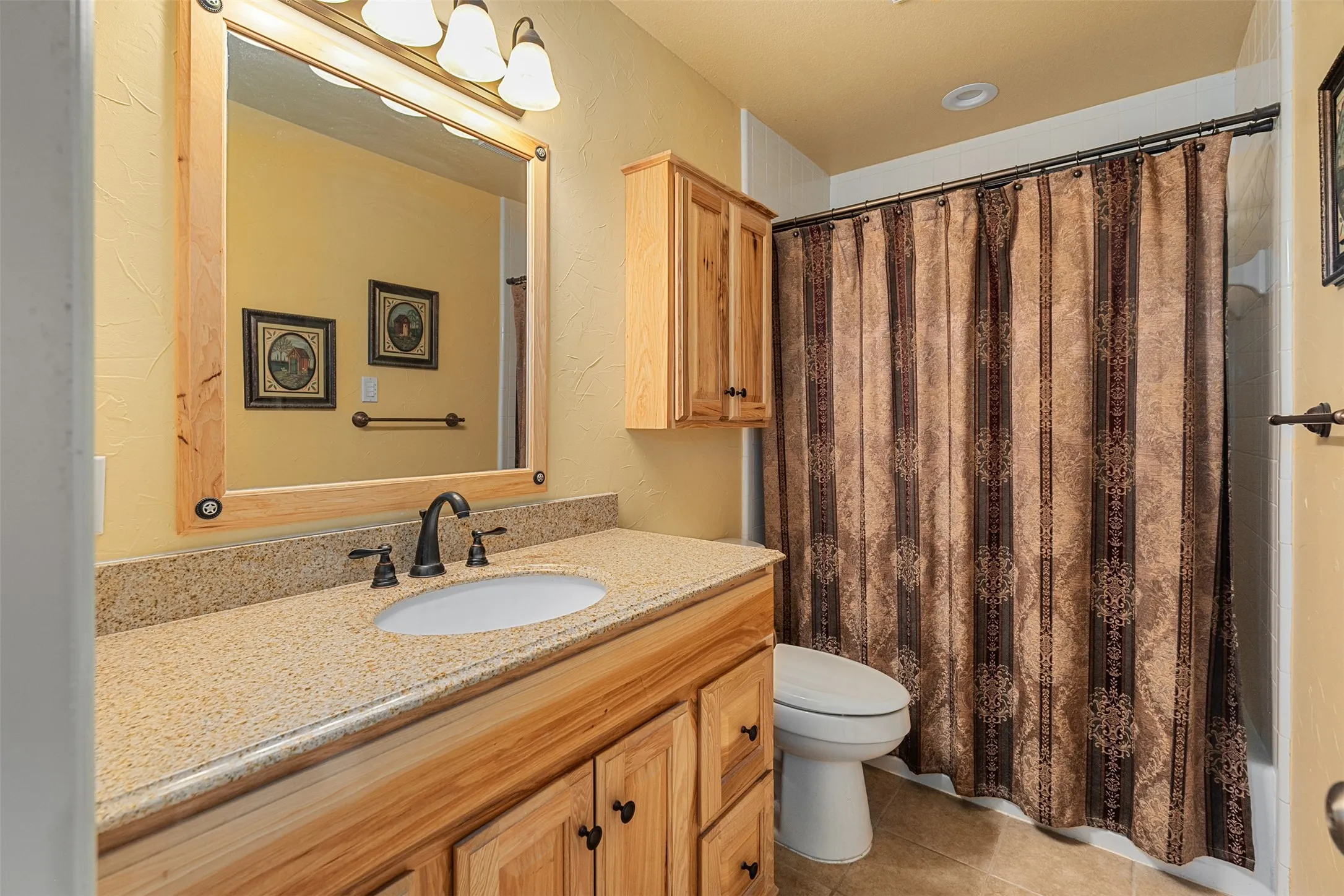 Single Family Residence For Sale in Kaufman County , 17325 County Road 4067, Kemp, Texas 75143, 3 Bedroom, 3 Bathroom, 2 Garage spaces, 1,997 Sqft, built in 1996, mls#21358808, Real Estate Agent in Kemp, Homes For Sale in Kaufman county, Homes For Sale in Kemp, Realtor in Kemp Texas, Real Estate Brokerage Independent Realty Texas, Luminita Cordes Realtor