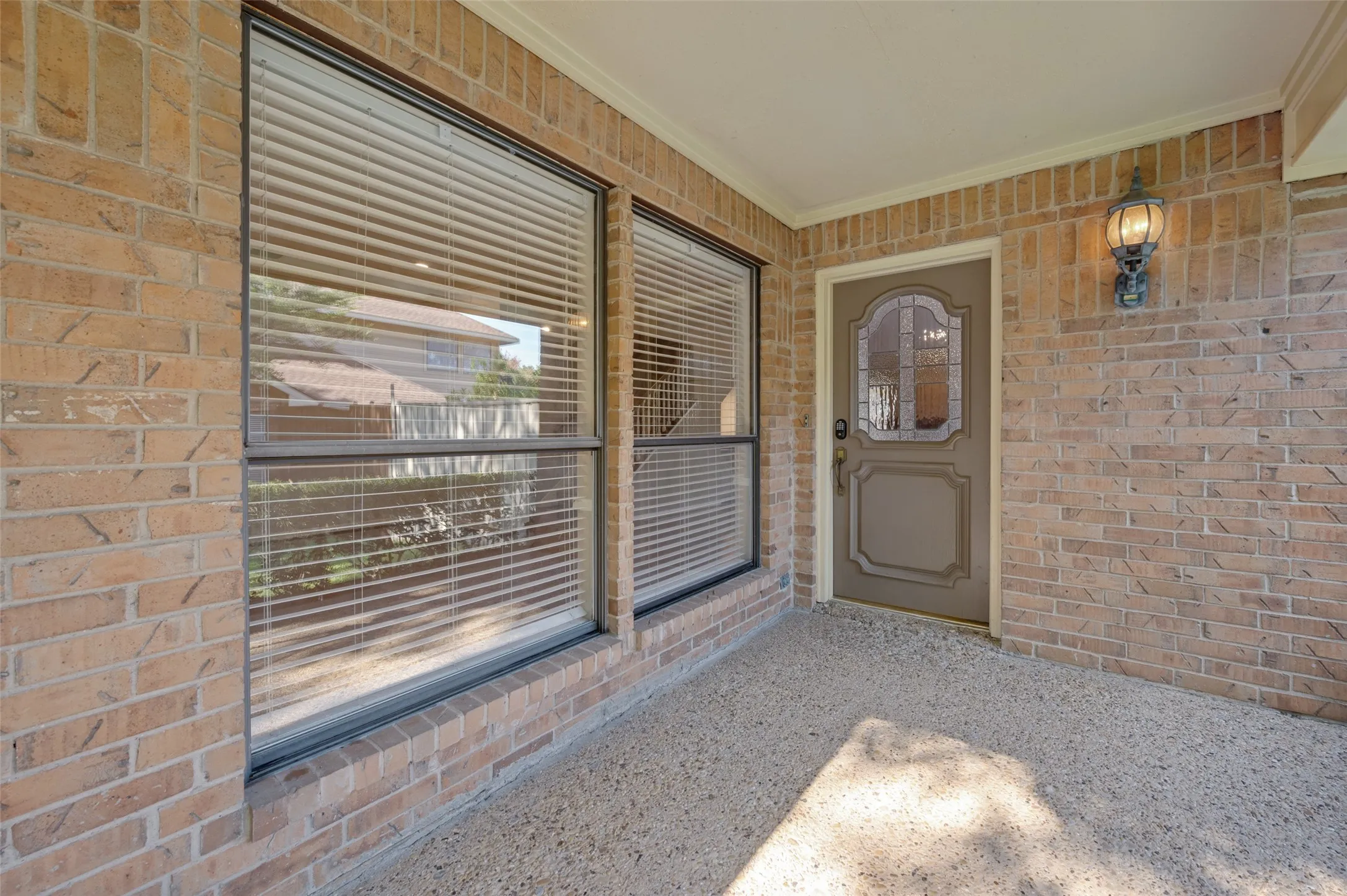 Duplex For Rent in Dallas County , 4043 Morman Lane, Addison, Texas 75001, 3 Bedroom, 3 Bathroom, 2 Garage spaces, 2,117 Sqft, built in 1984, mls#21351319, Real Estate Agent in Addison, Homes For Rent in Dallas county, Homes For Rent in Addison, Realtor in Addison Texas, Real Estate Brokerage Independent Realty Texas, Luminita Cordes Realtor