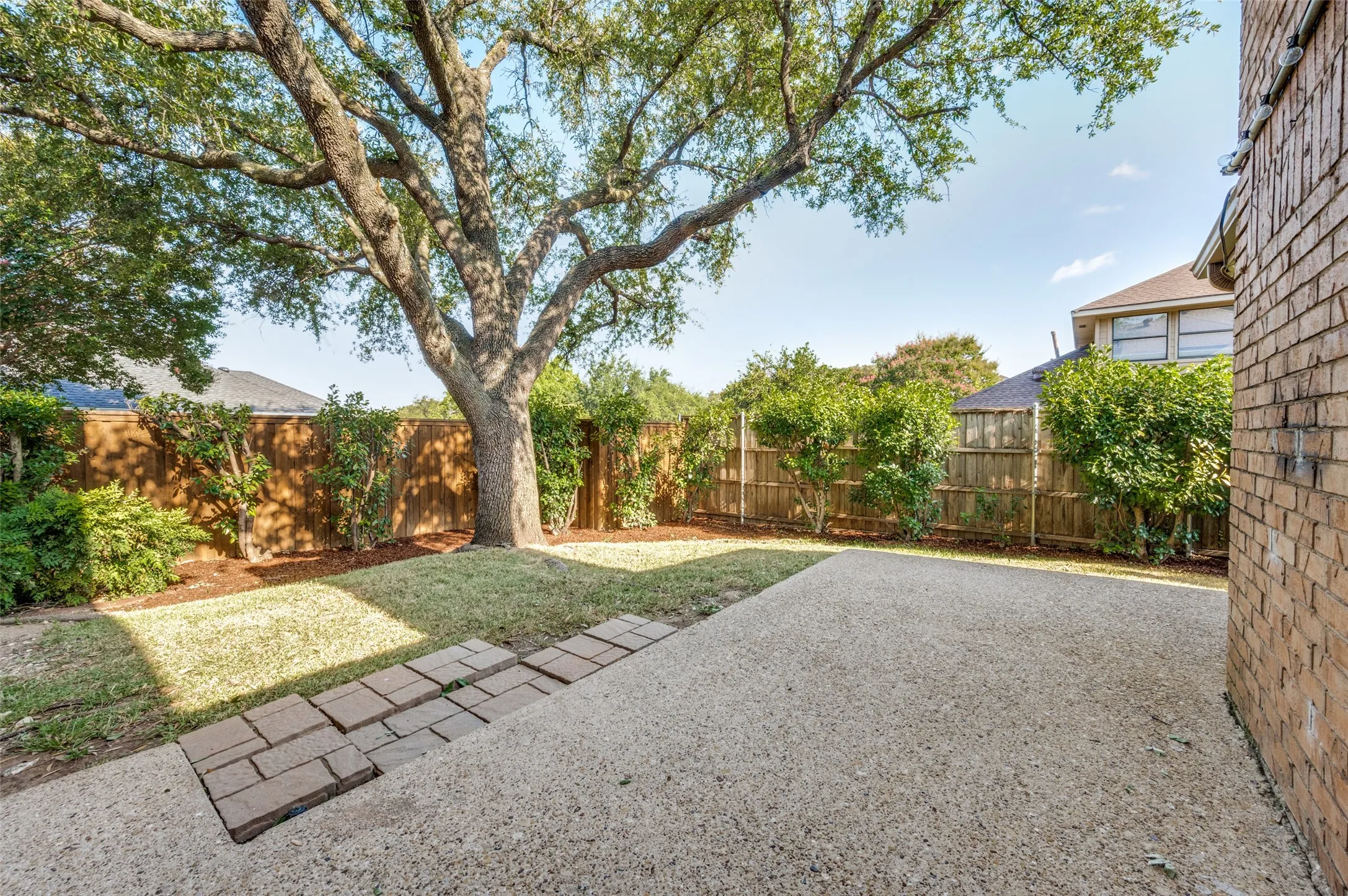 Duplex For Rent in Dallas County , 4043 Morman Lane, Addison, Texas 75001, 3 Bedroom, 3 Bathroom, 2 Garage spaces, 2,117 Sqft, built in 1984, mls#21351319, Real Estate Agent in Addison, Homes For Rent in Dallas county, Homes For Rent in Addison, Realtor in Addison Texas, Real Estate Brokerage Independent Realty Texas, Luminita Cordes Realtor