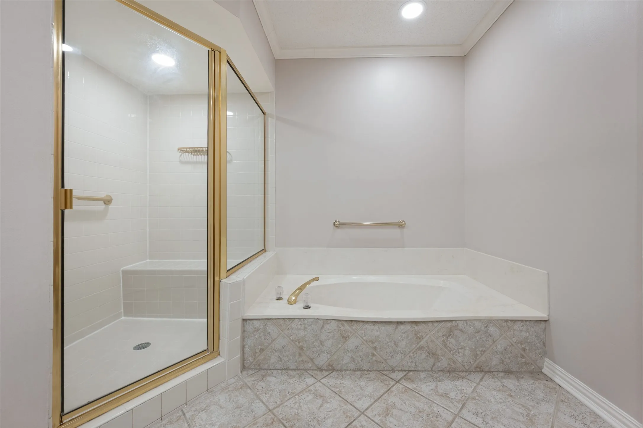 Duplex For Rent in Dallas County , 4043 Morman Lane, Addison, Texas 75001, 3 Bedroom, 3 Bathroom, 2 Garage spaces, 2,117 Sqft, built in 1984, mls#21351319, Real Estate Agent in Addison, Homes For Rent in Dallas county, Homes For Rent in Addison, Realtor in Addison Texas, Real Estate Brokerage Independent Realty Texas, Luminita Cordes Realtor
