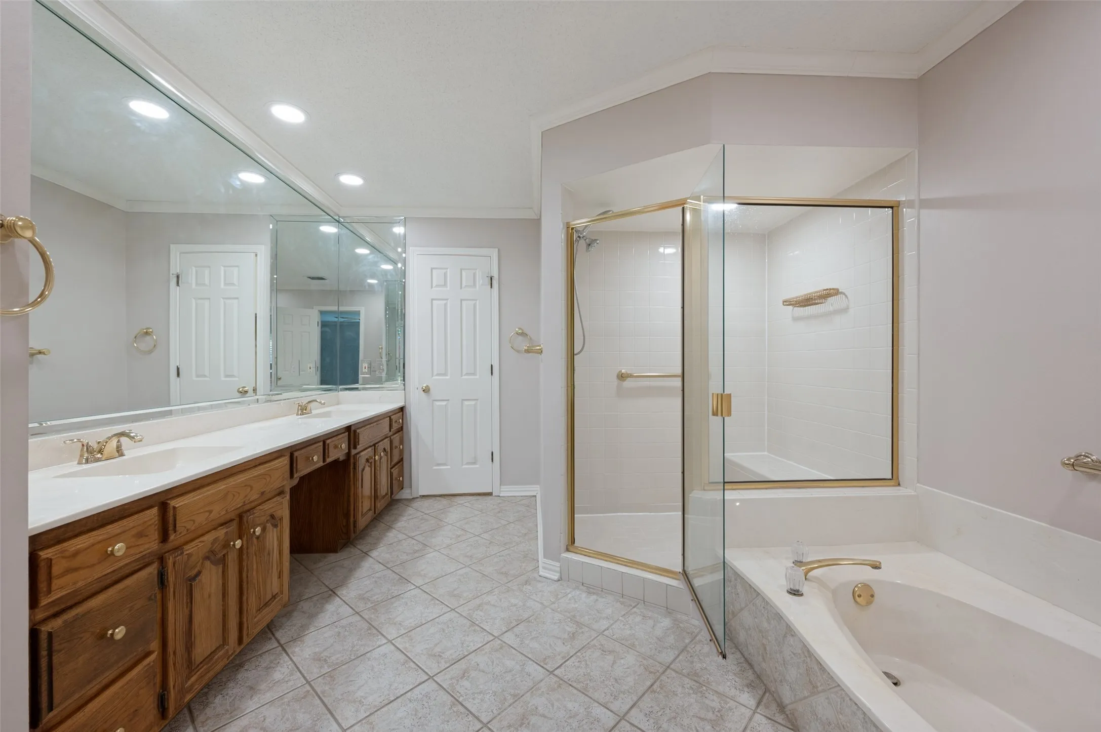 Duplex For Rent in Dallas County , 4043 Morman Lane, Addison, Texas 75001, 3 Bedroom, 3 Bathroom, 2 Garage spaces, 2,117 Sqft, built in 1984, mls#21351319, Real Estate Agent in Addison, Homes For Rent in Dallas county, Homes For Rent in Addison, Realtor in Addison Texas, Real Estate Brokerage Independent Realty Texas, Luminita Cordes Realtor