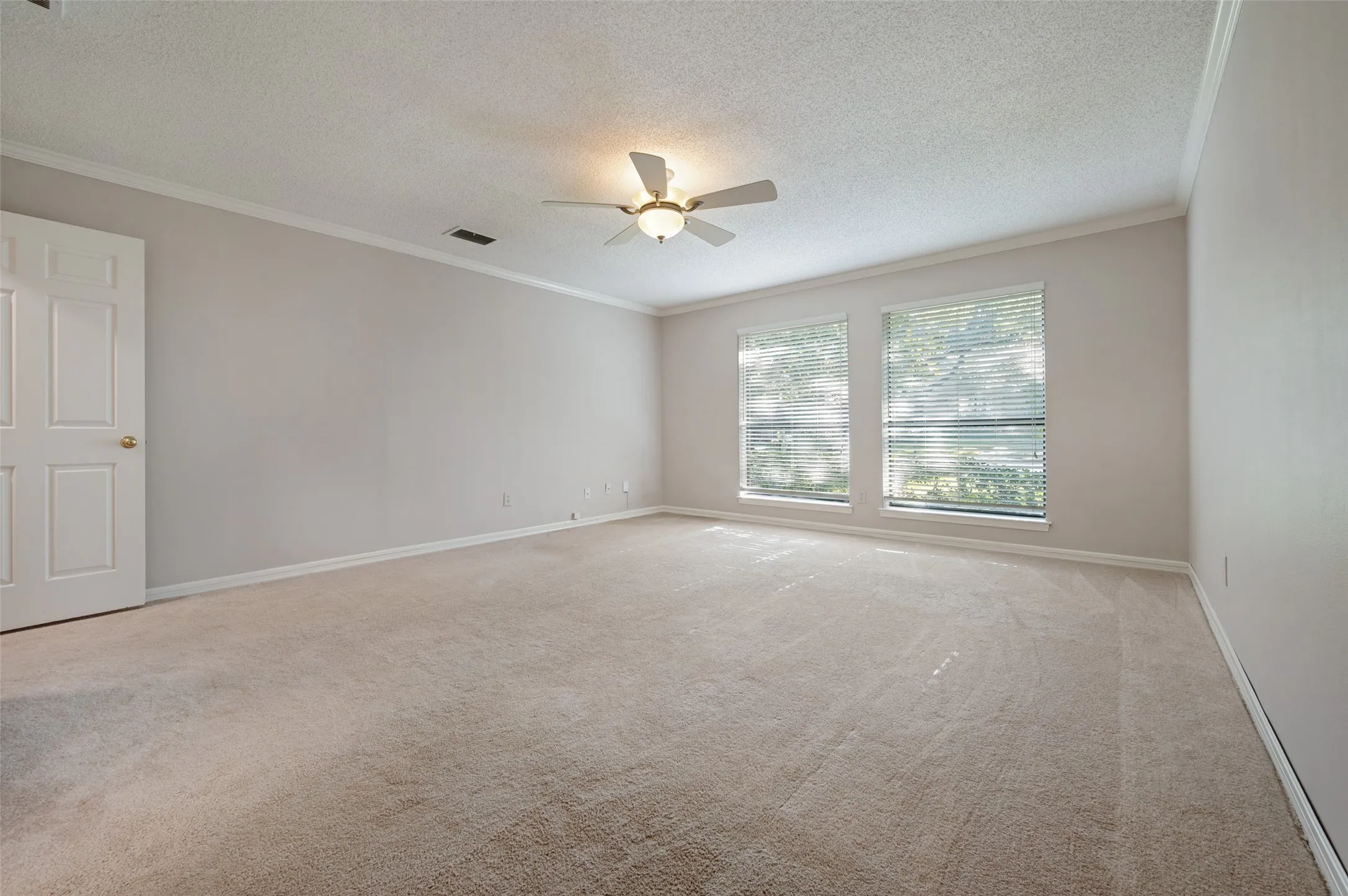Duplex For Rent in Dallas County , 4043 Morman Lane, Addison, Texas 75001, 3 Bedroom, 3 Bathroom, 2 Garage spaces, 2,117 Sqft, built in 1984, mls#21351319, Real Estate Agent in Addison, Homes For Rent in Dallas county, Homes For Rent in Addison, Realtor in Addison Texas, Real Estate Brokerage Independent Realty Texas, Luminita Cordes Realtor